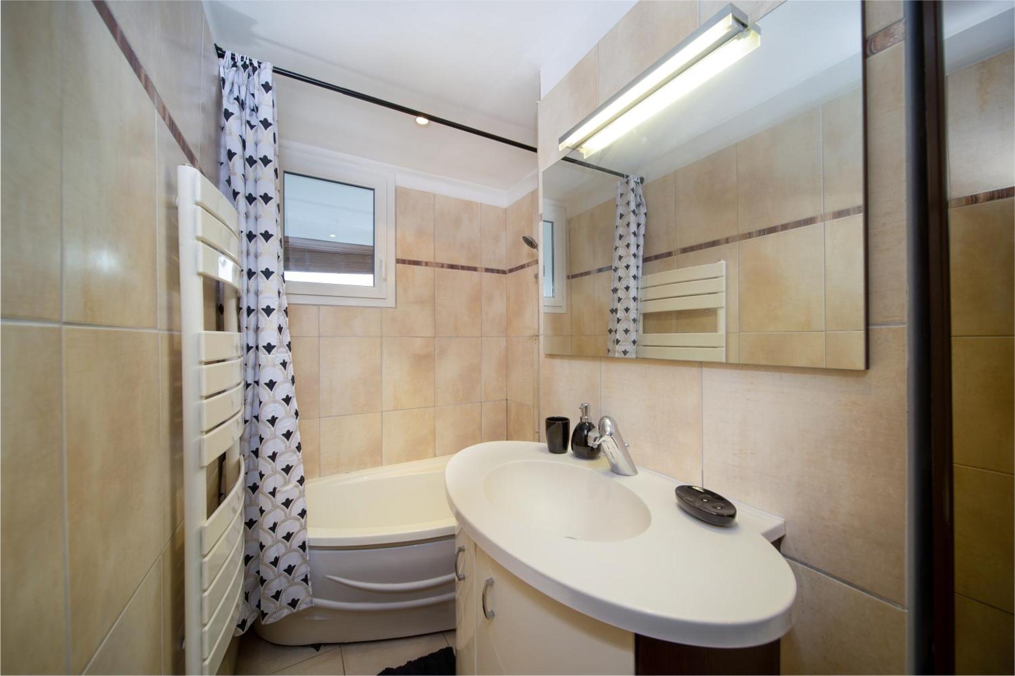 Apartamento 3 Avec Terrasse Et Parking *