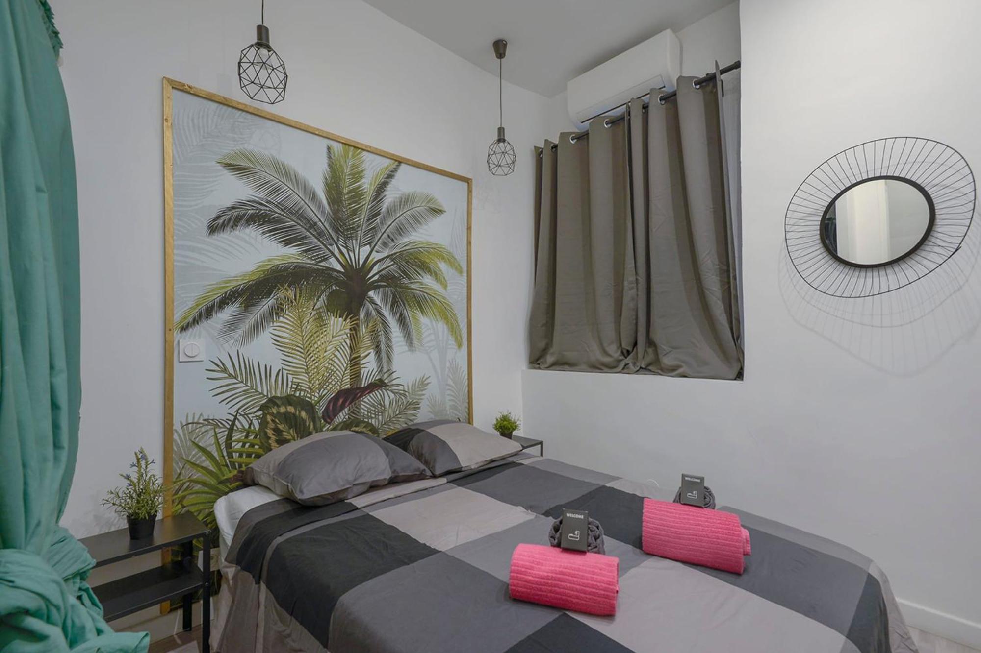 Apartment Charming T2 In The Heart Of The Old Port Marseille