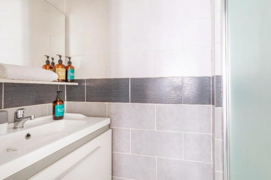 Mignon Pour 2 Pers, Quartier Metro A 1min Apartment *