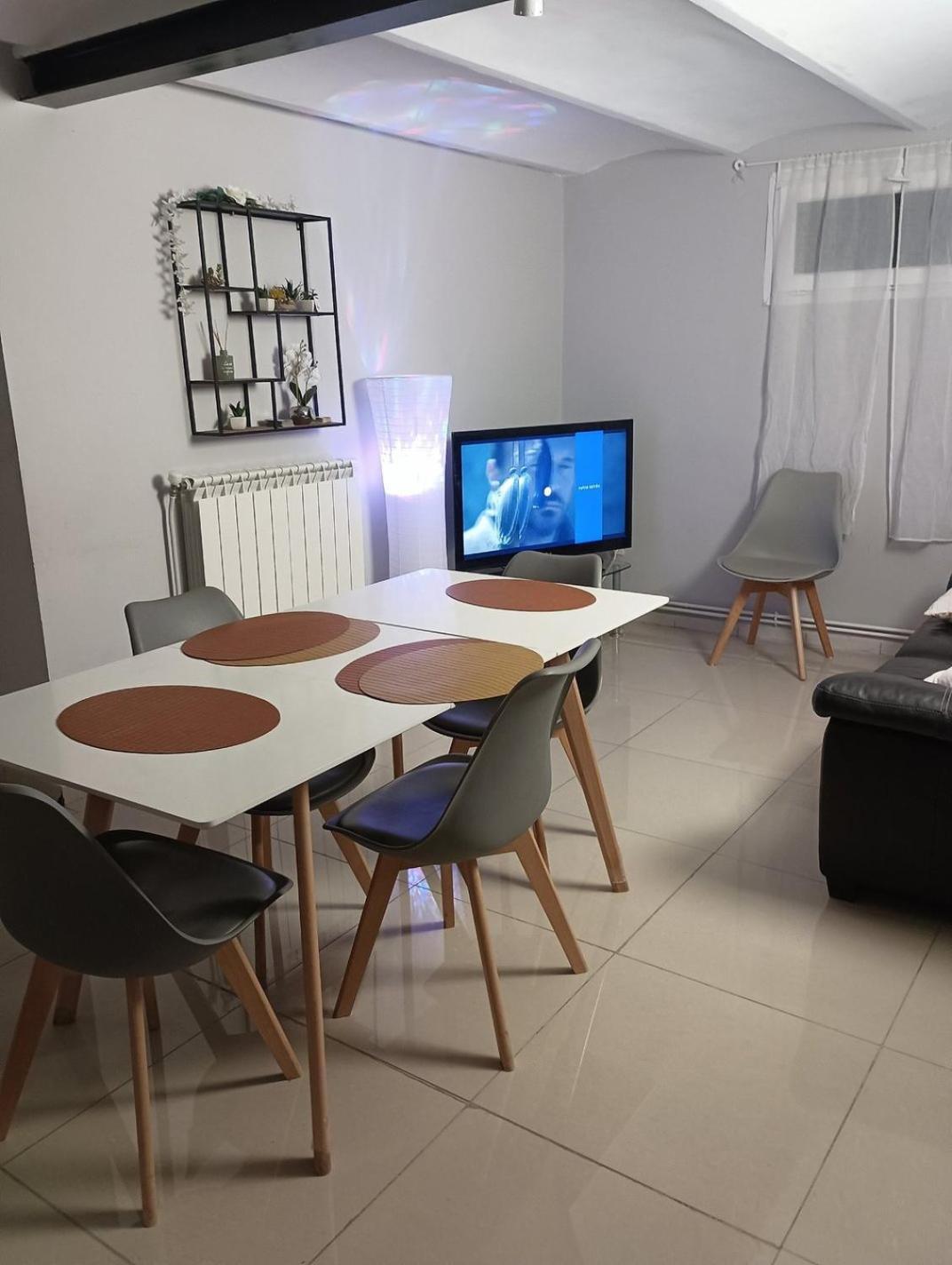 Villa Avec Piscine Et 3 Logements Ideale Groupe * Marseille