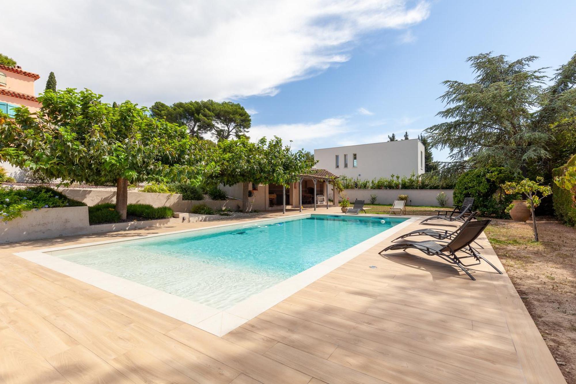 Cocon Avec Piscine Et Jardin *