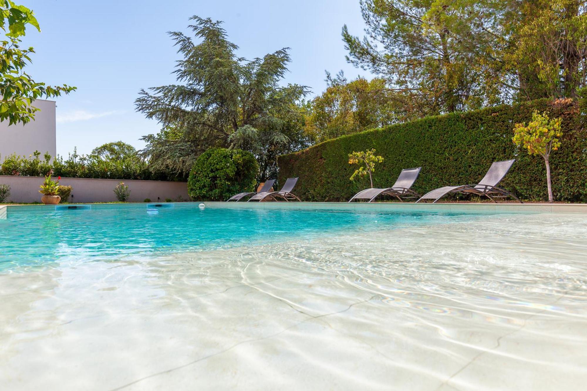 Cocon Avec Piscine Et Jardin *