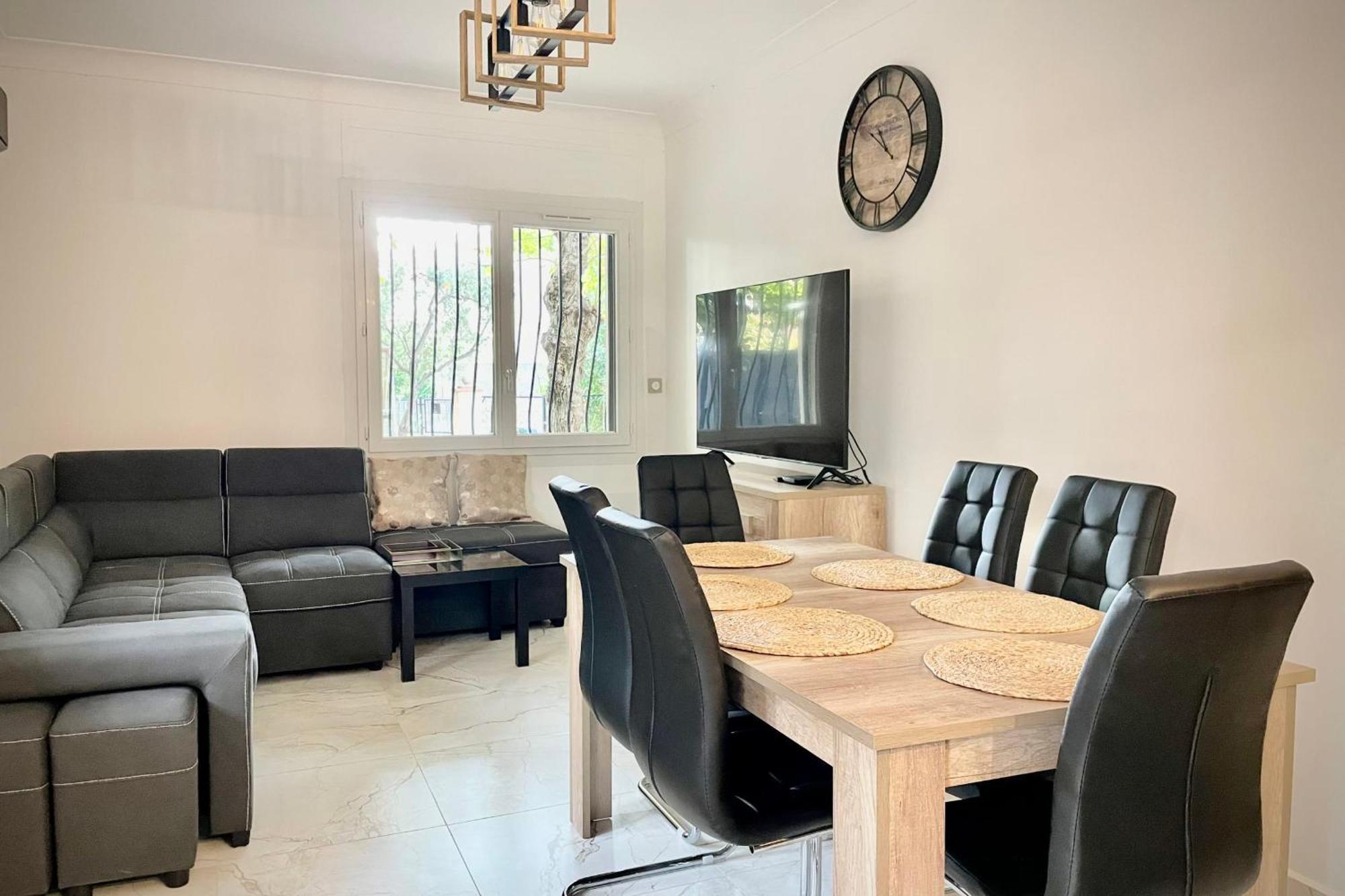 Modern 3 On The Ground Floor Apartment Marseilles