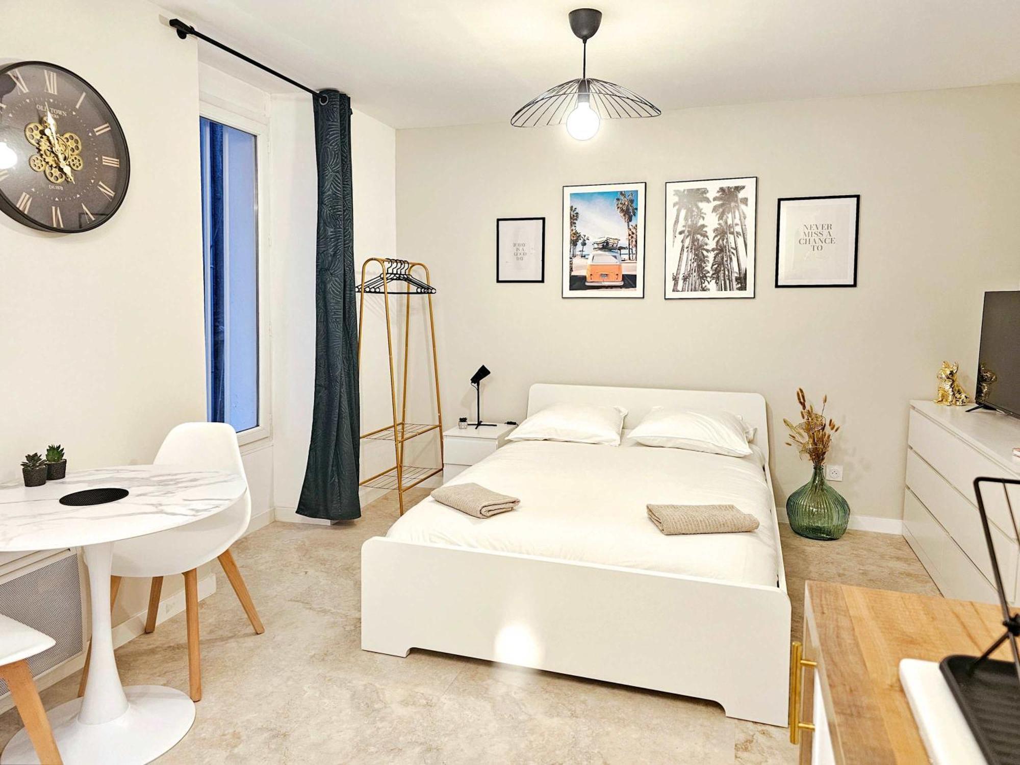 Apartment Rise In Center Of At Vieux-port And Opera *