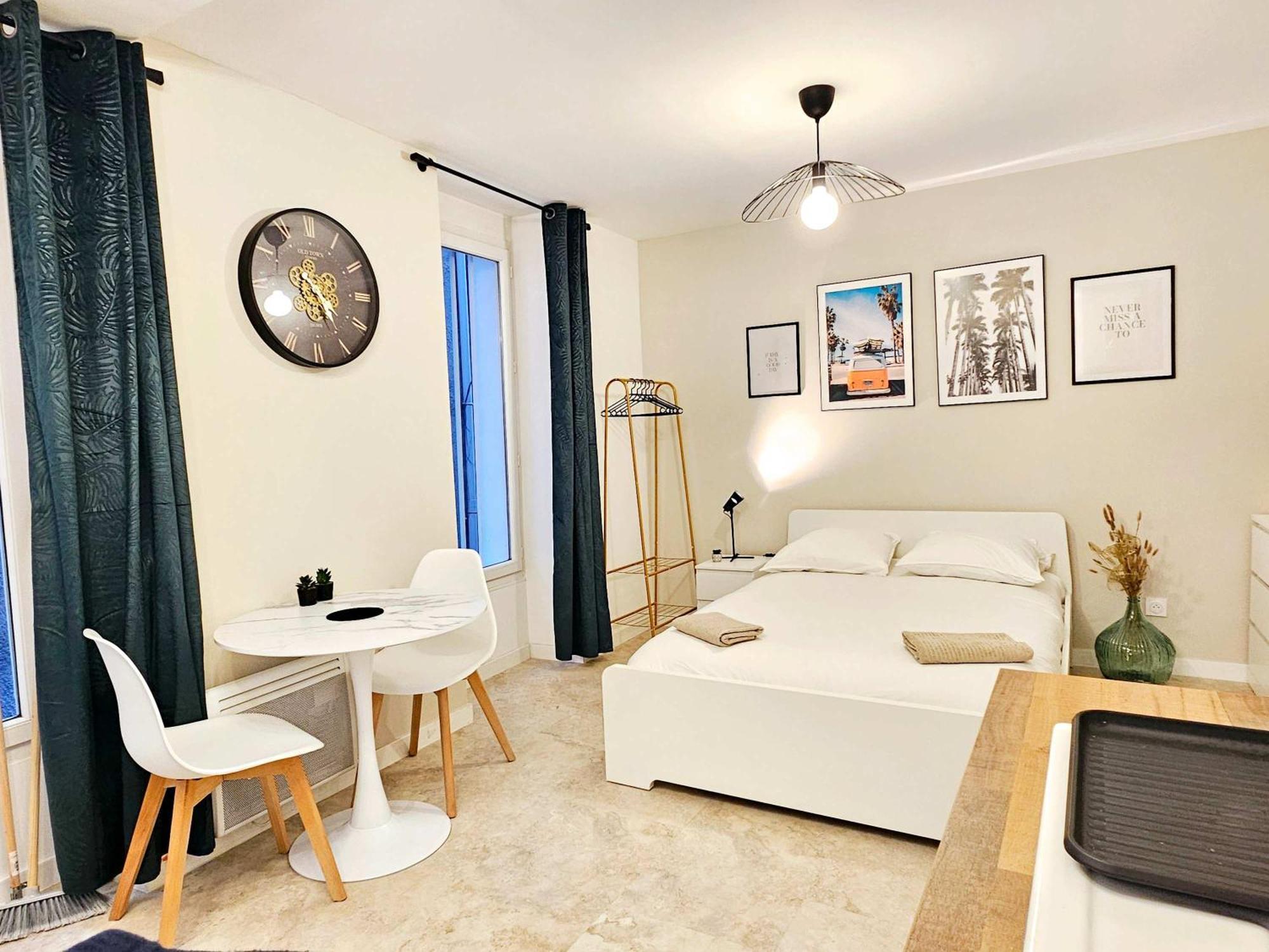 Apartment Rise In Center Of At Vieux-port And Opera