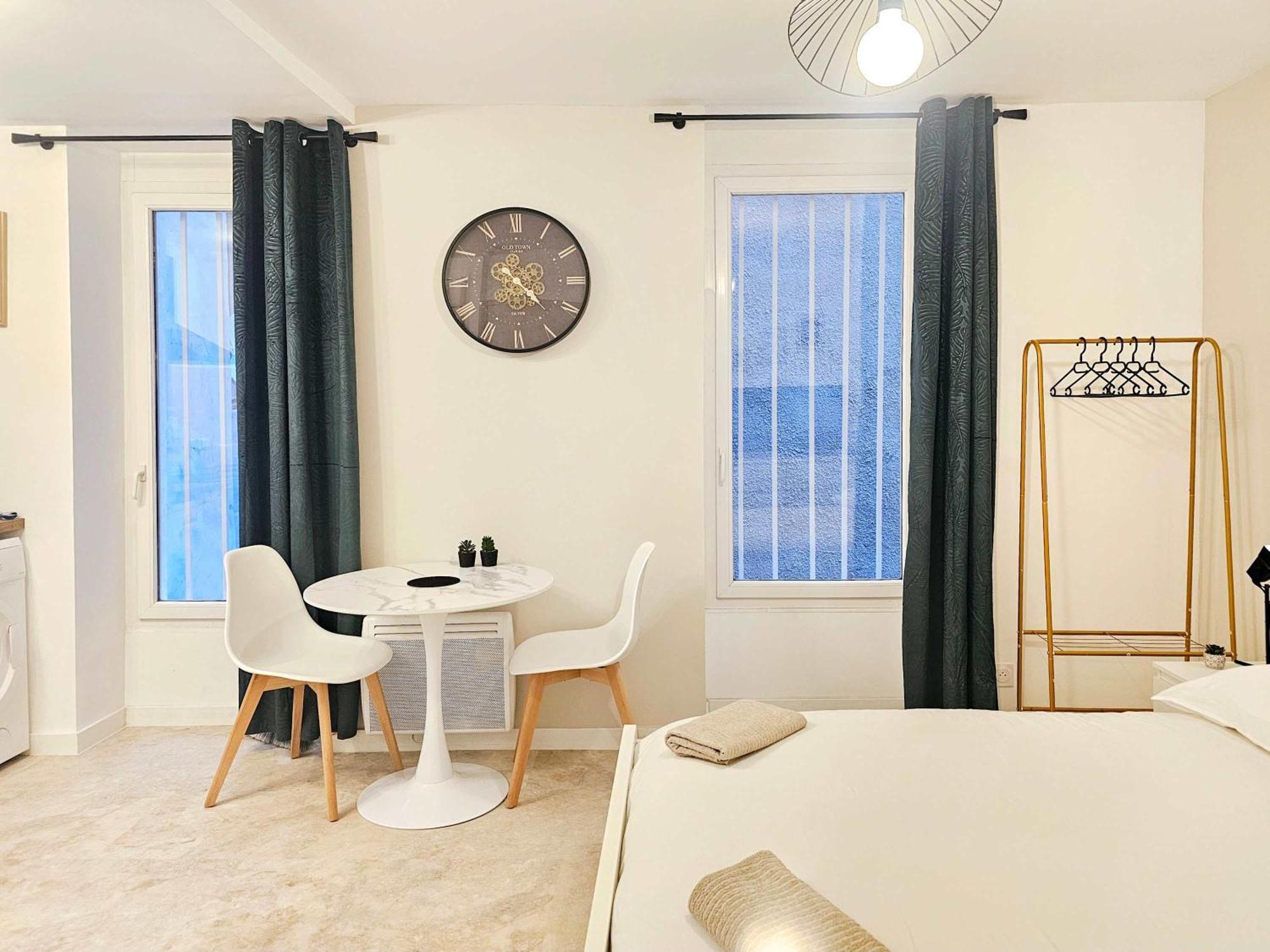 Rise In Center Of At Vieux-port And Opera Apartment