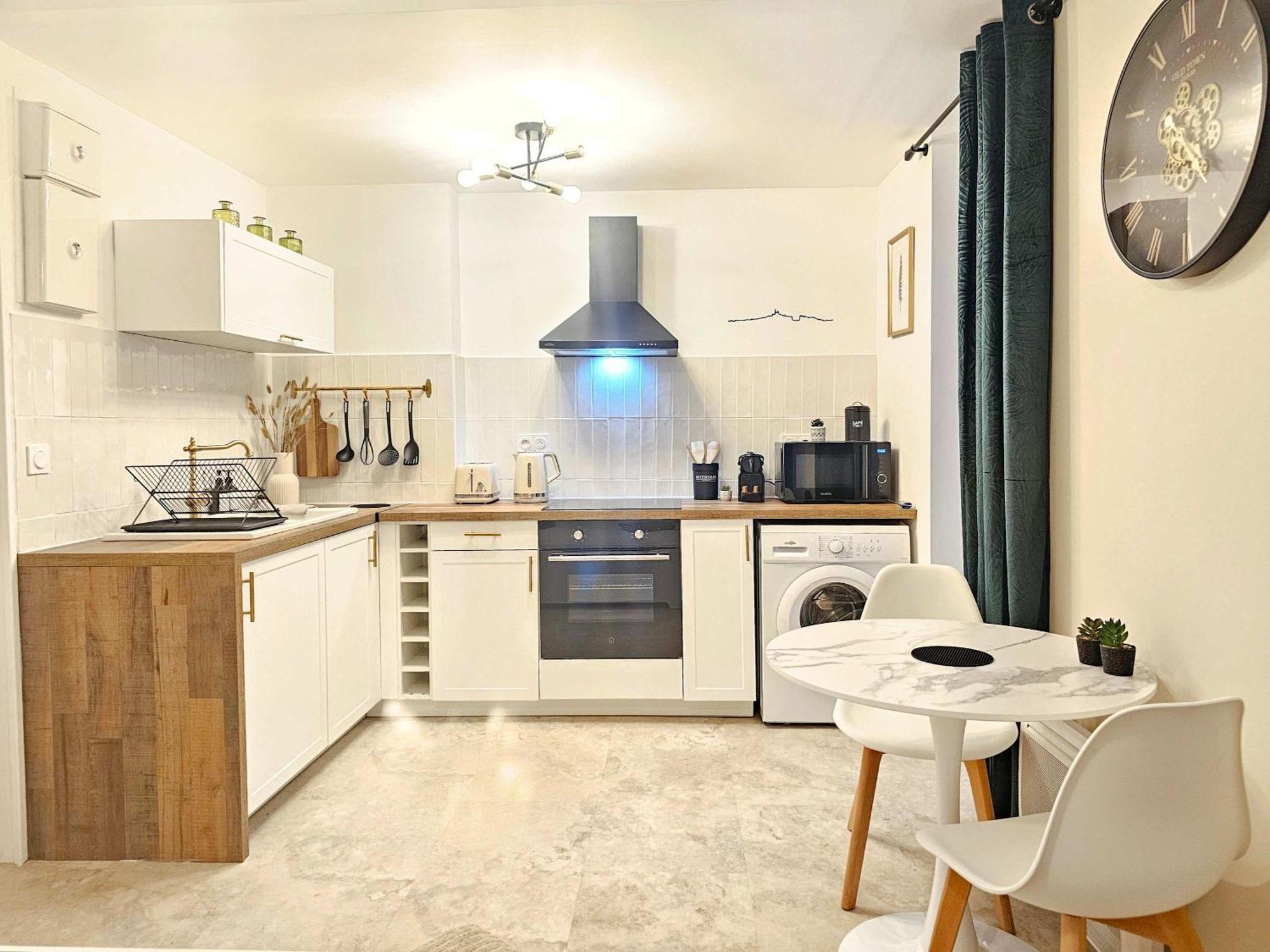 Apartment Rise In Center Of At Vieux-port And Opera *