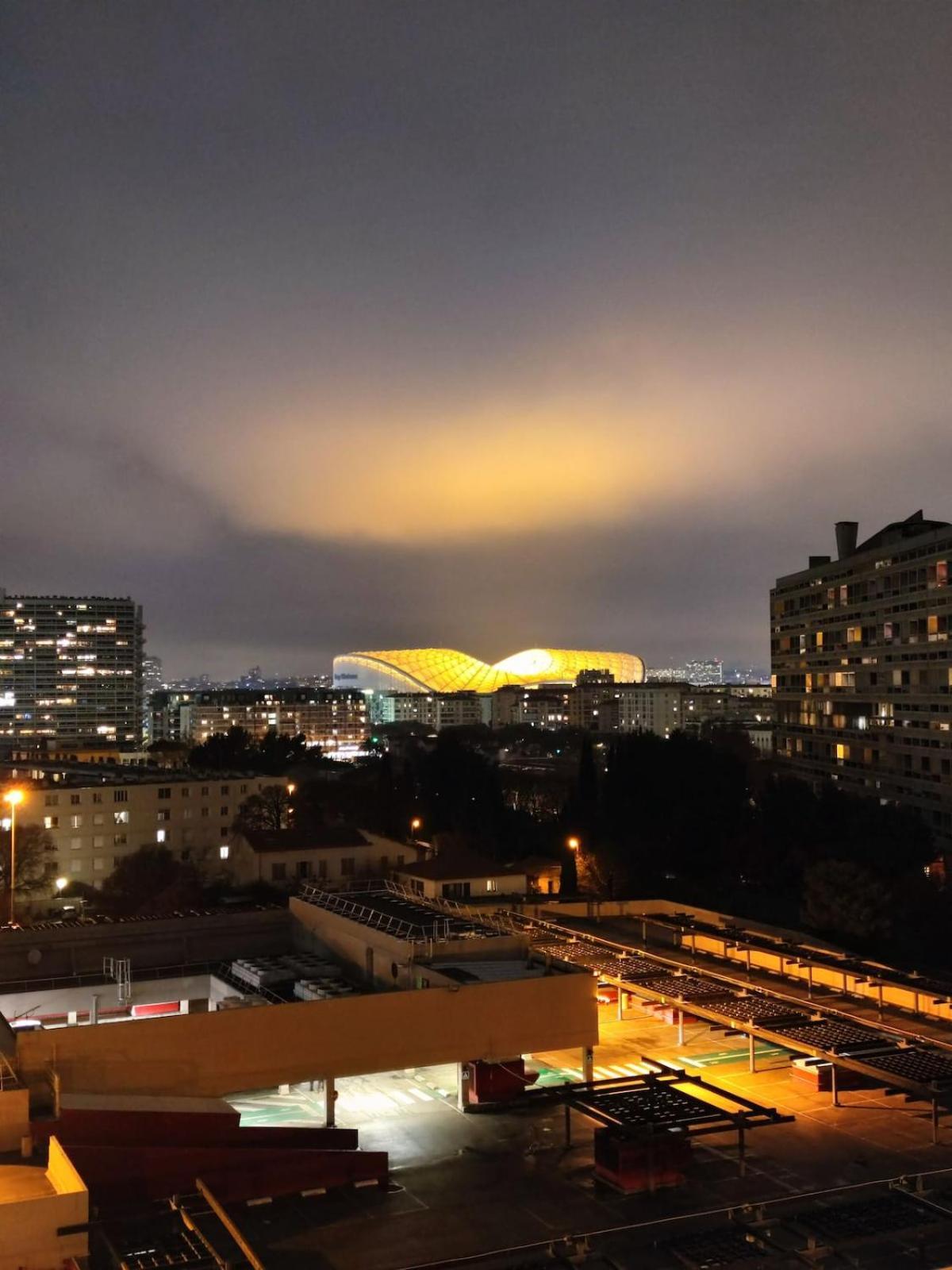 Entre Et Stade Velodrome *