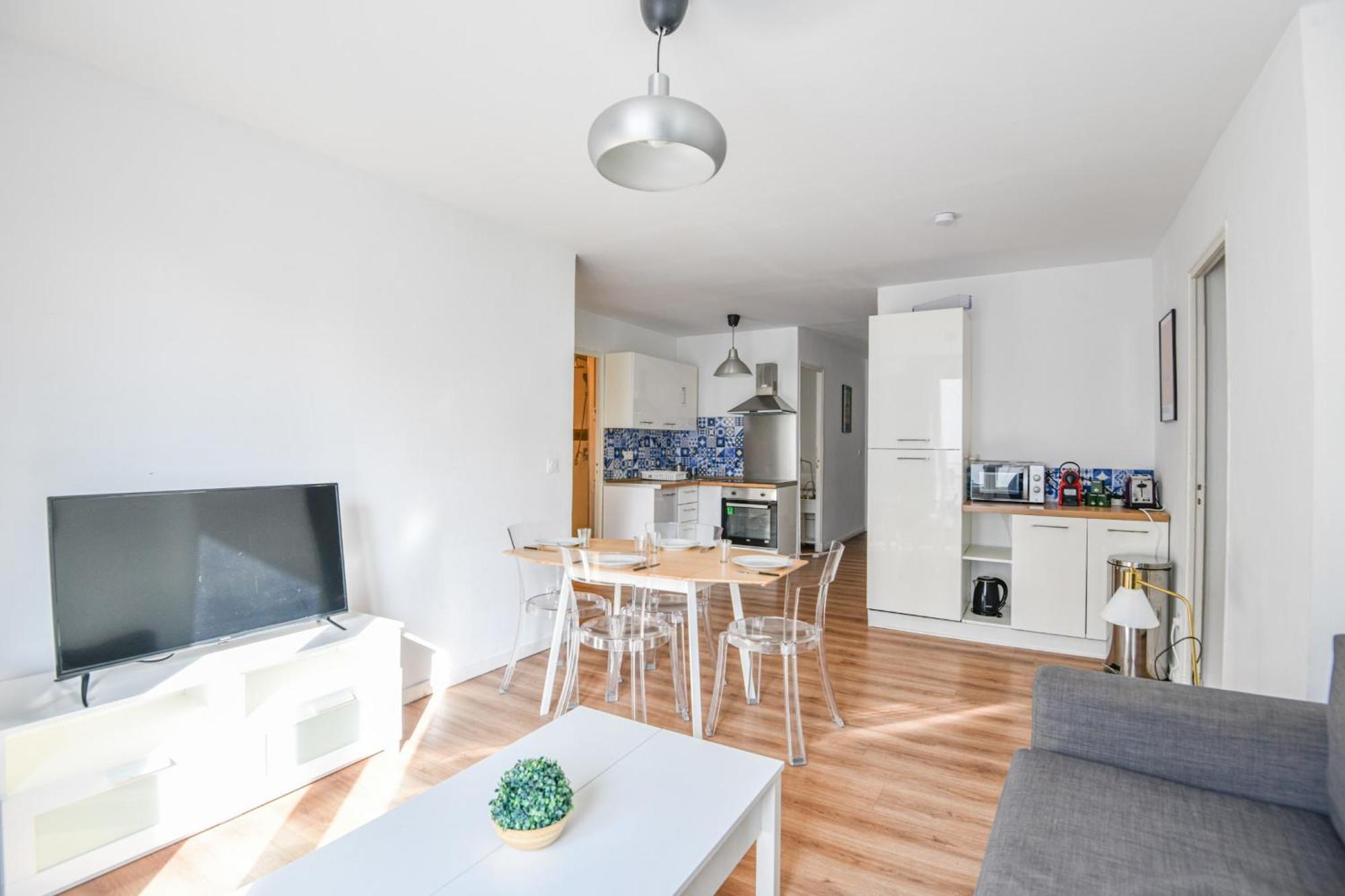 3 Ch Avec Balcon A La Joliette Apartment *