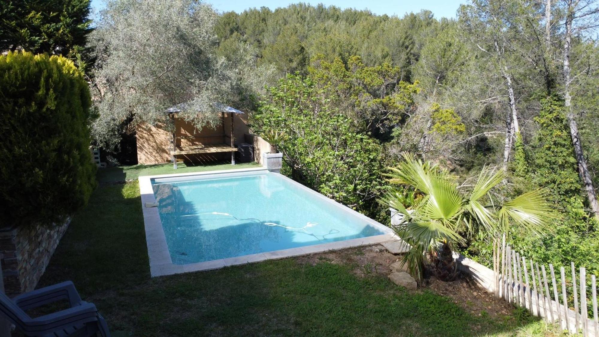 Maison Ensoleillee Au Milieu Des Pins Entre Et Cassis Marseilles