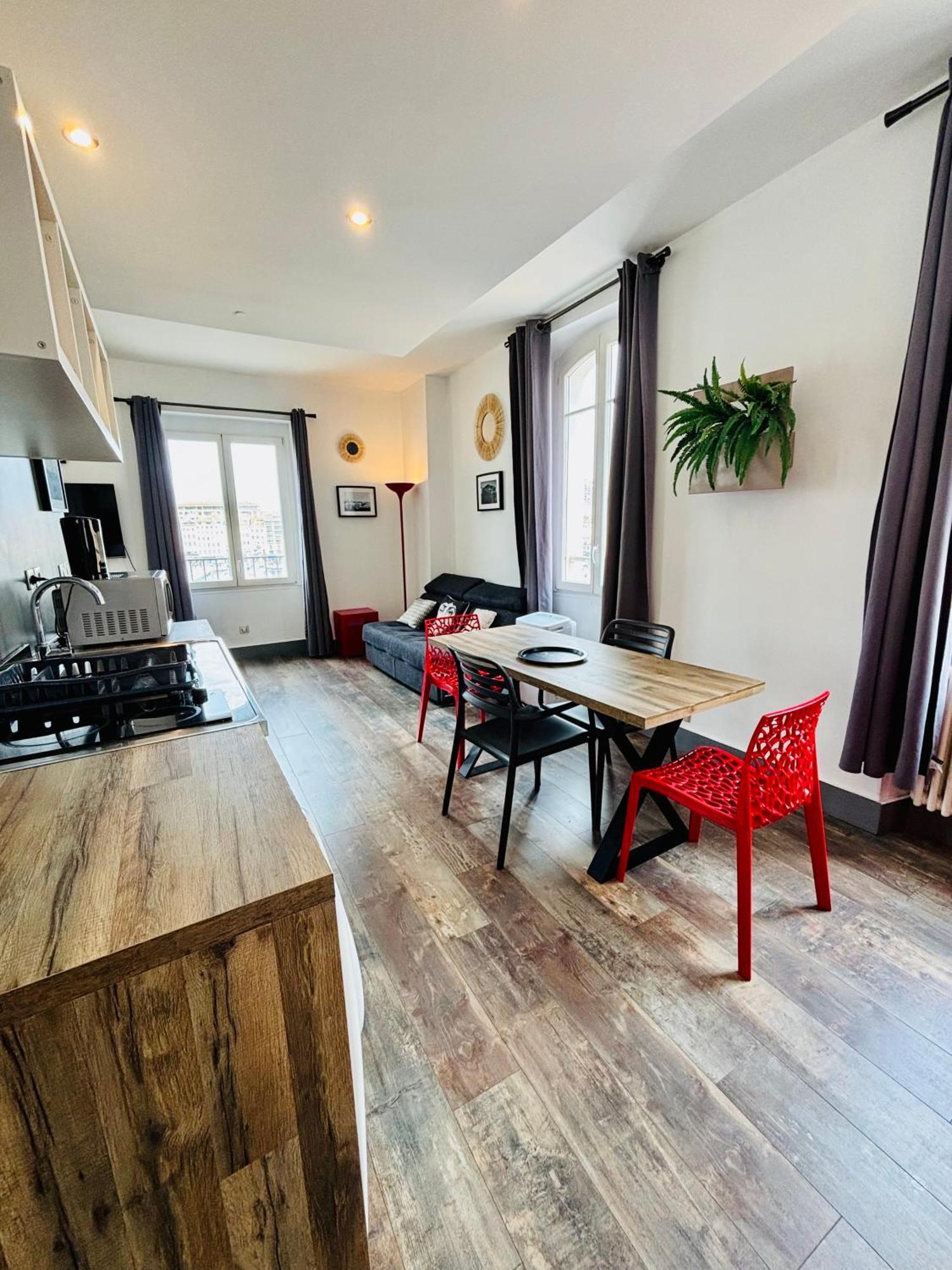 Grand Avec Vue Sur Le Vieux Port Appartement Marseilles