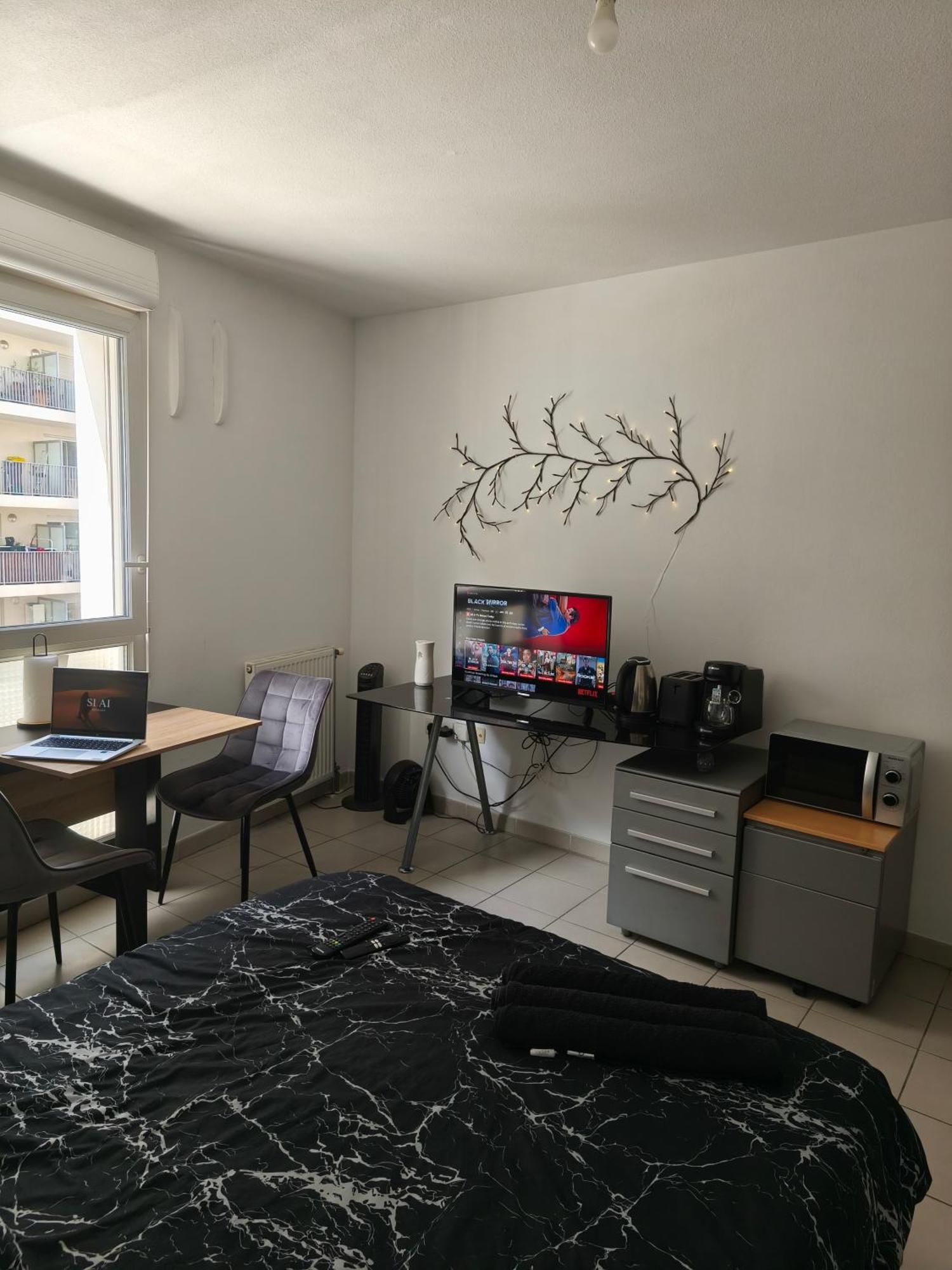 Cozy In Center Apartment