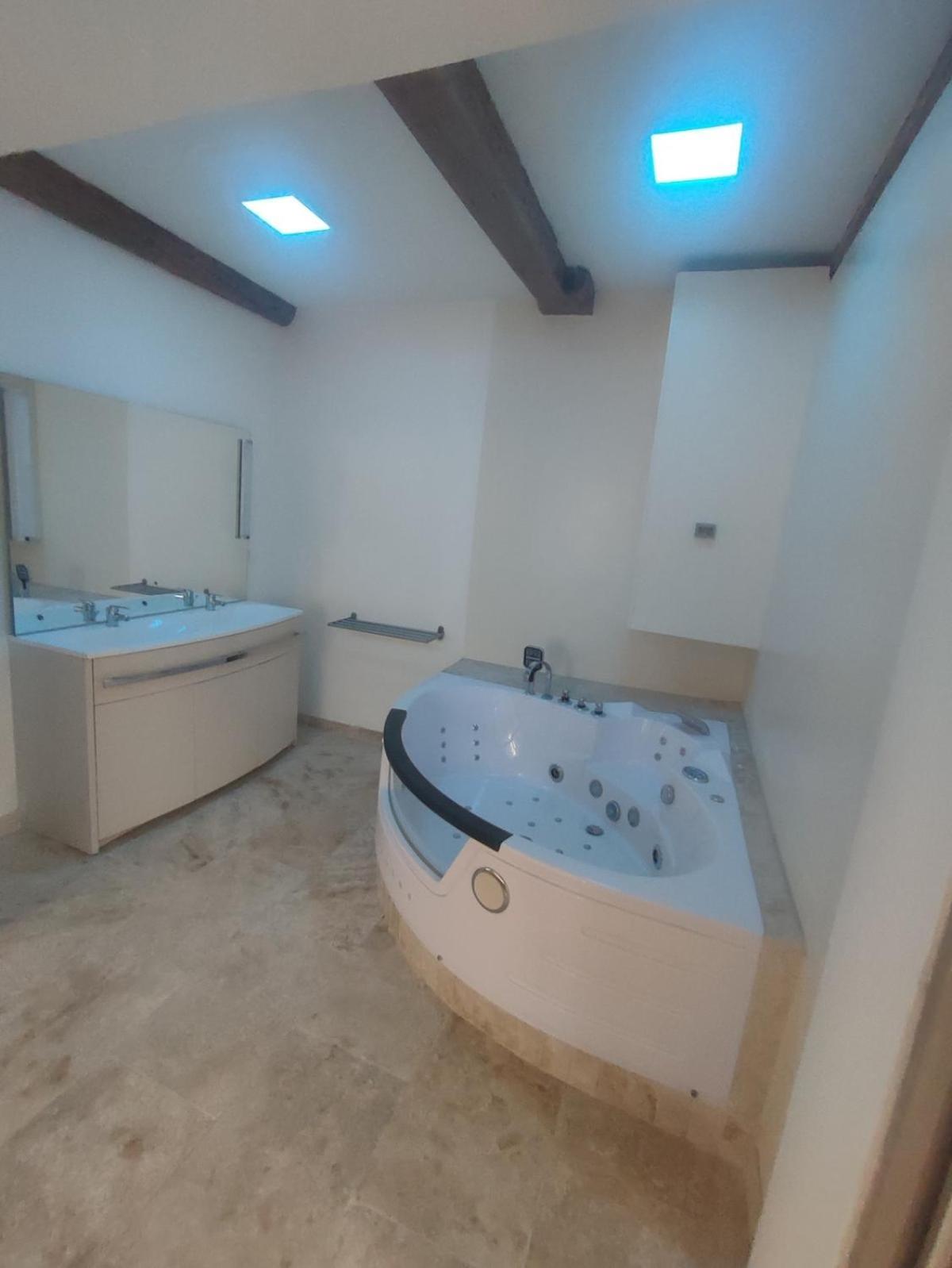 L'instant Romeon Apartment