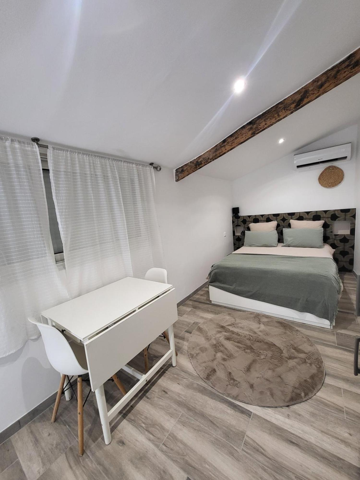 Studio-valentine Climatisee Avec Piscine Chauffee Appartement