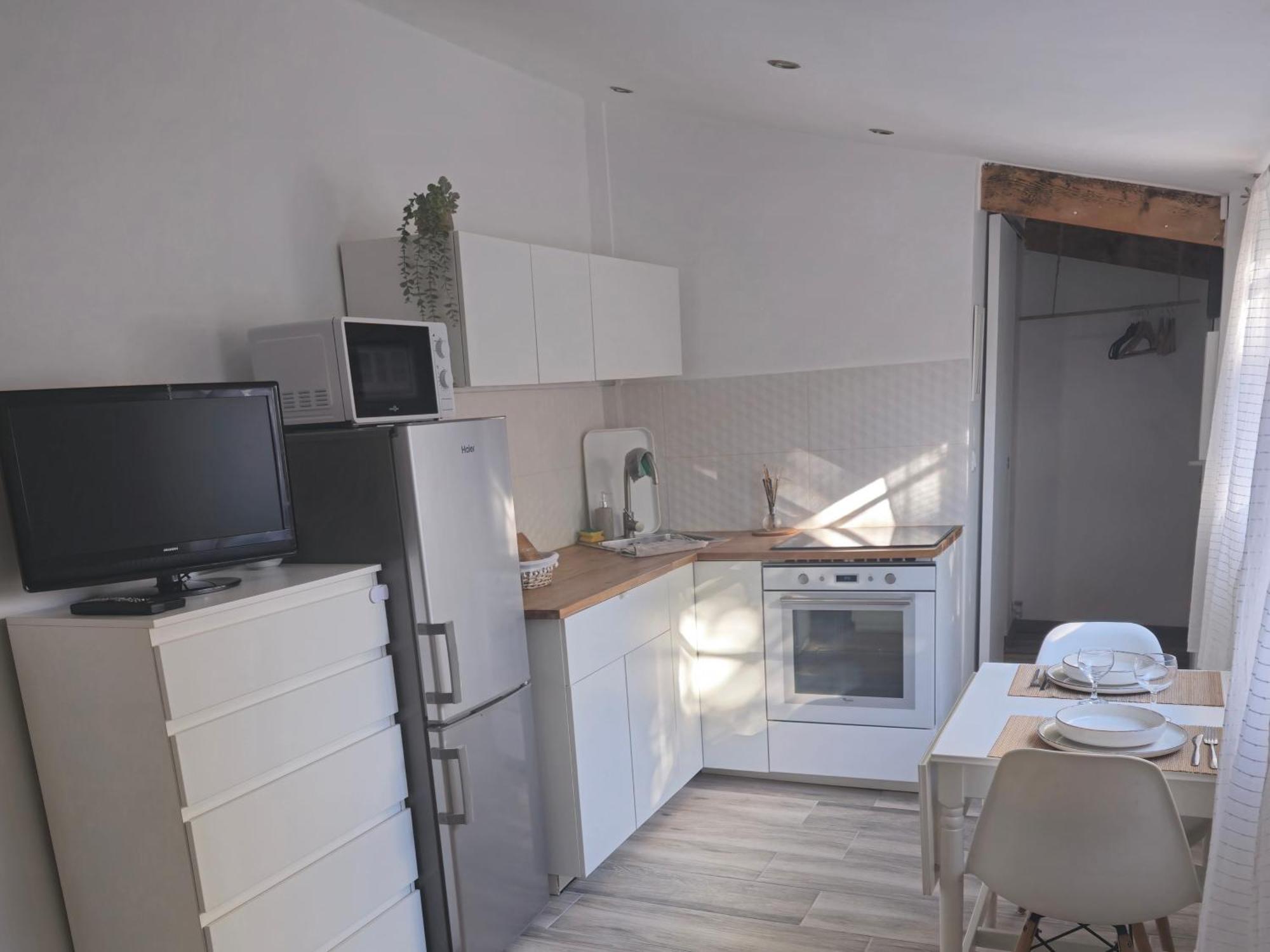 Studio-valentine Climatisee Avec Piscine Chauffee Marseille
