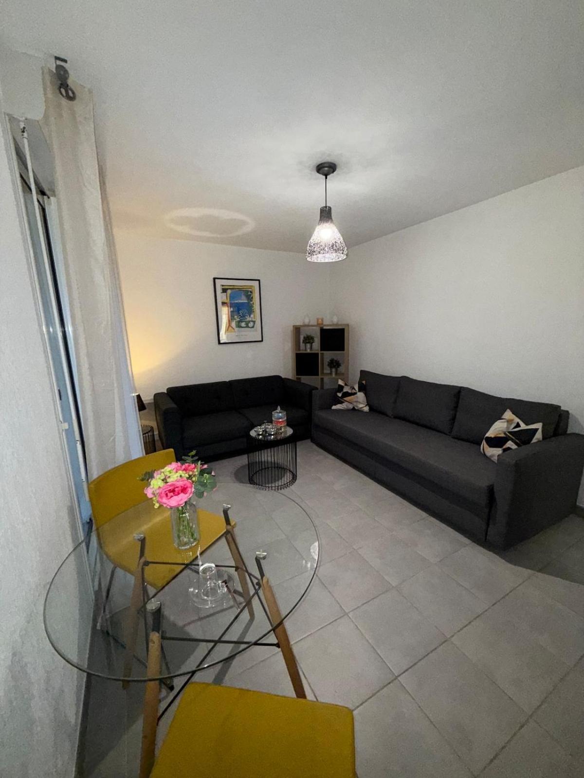 Moderne Avec Place De Parking Privative *