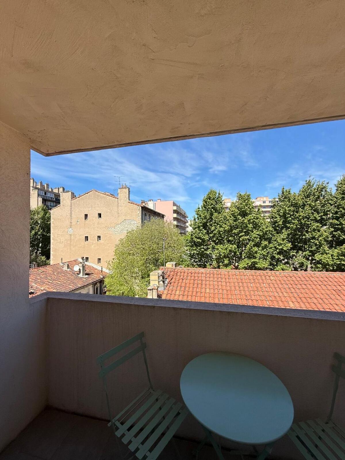 Moderne Avec Place De Parking Privative *