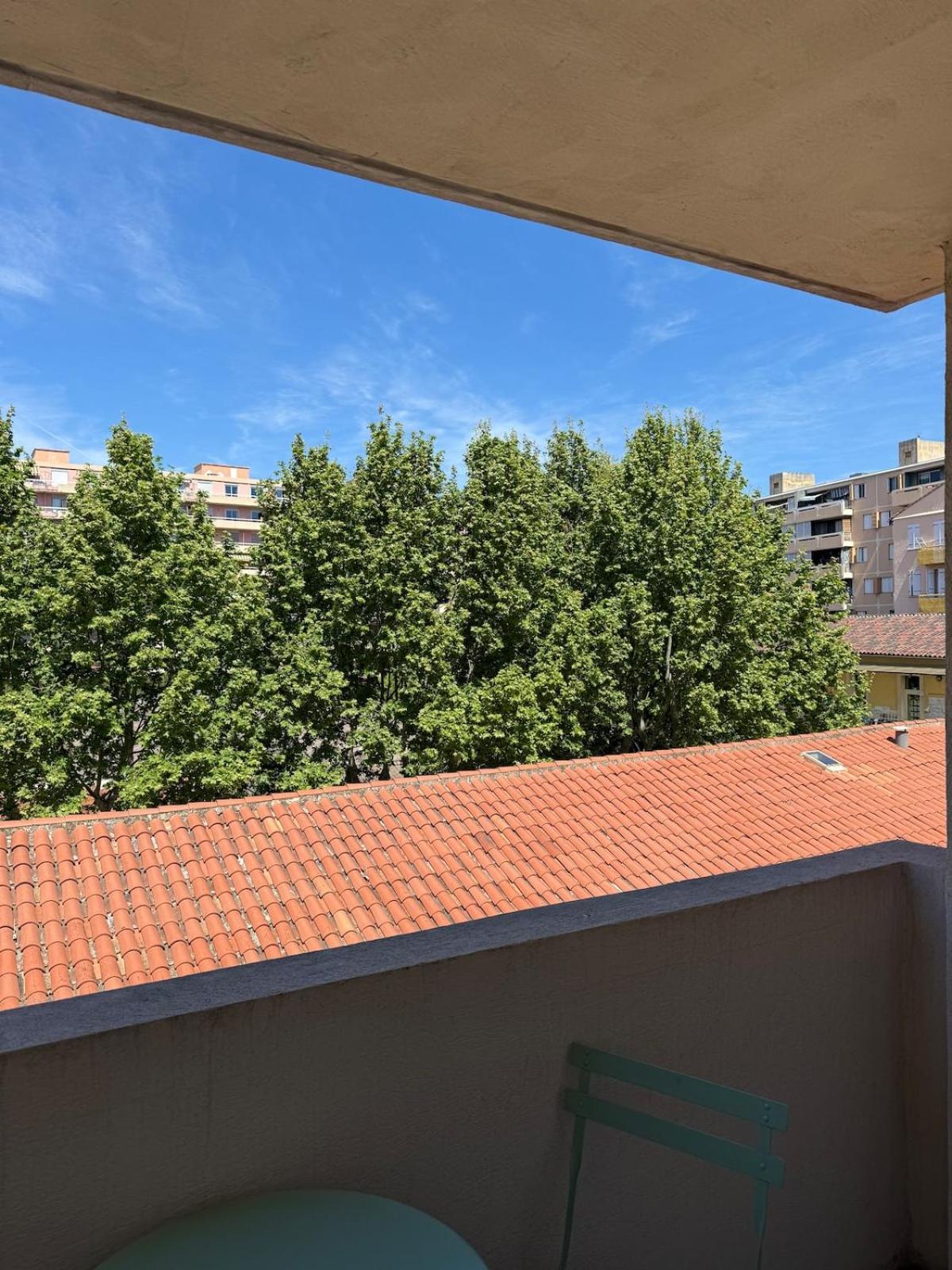 Moderne Avec Place De Parking Privative *
