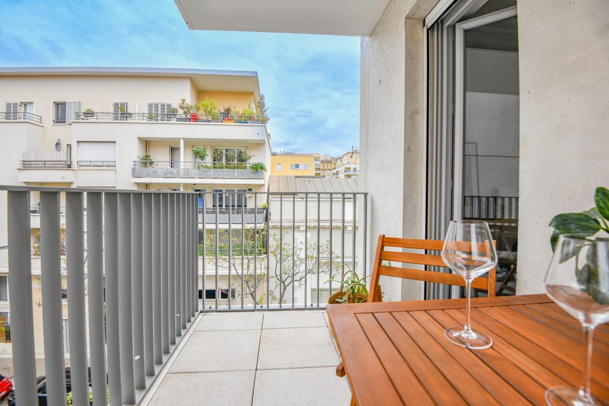 1 Ch Avec Balcon Et Parking A La Joliette Apartamento *