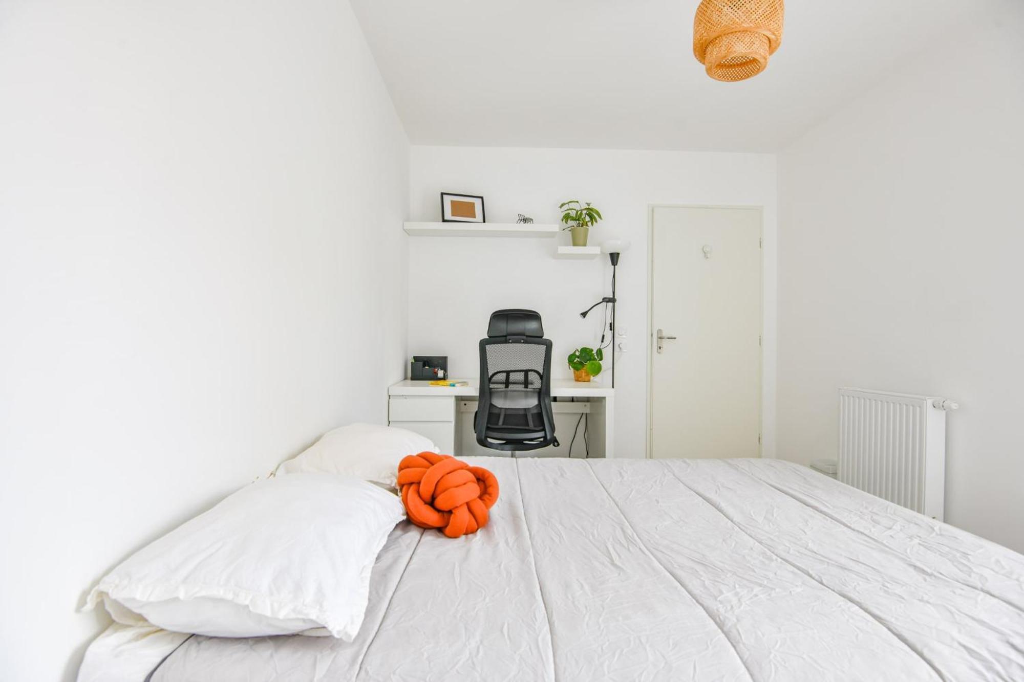 1 Ch Avec Balcon Et Parking A La Joliette