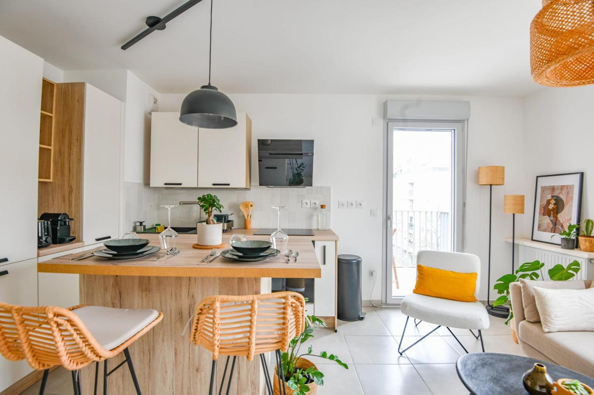1 Ch Avec Balcon Et Parking A La Joliette * Marsella