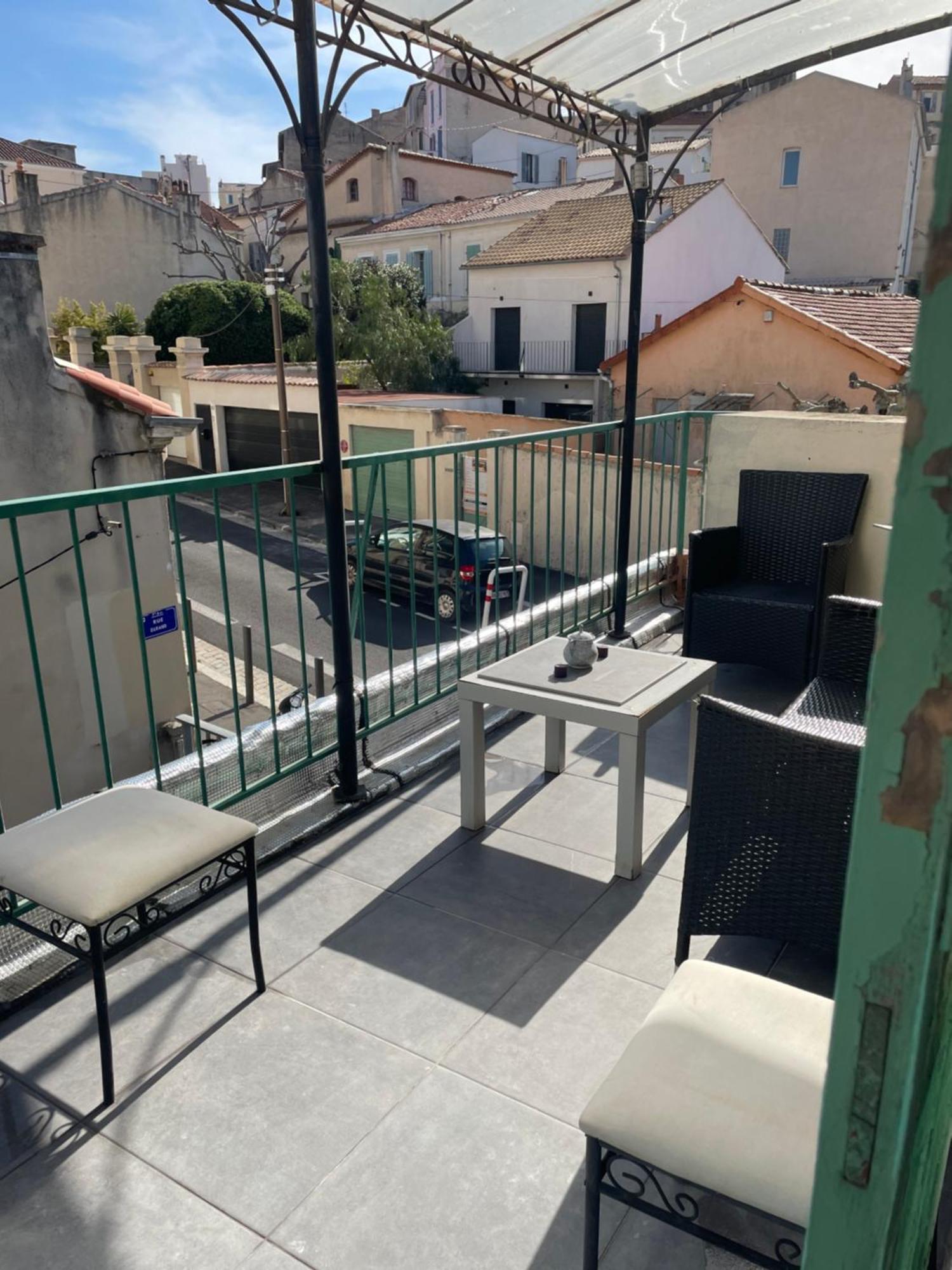 Stud Terras Corniche 2 Pers Stat Gratuit Rue Modif Suivt Possib Et Accord Exclusif * Marseille