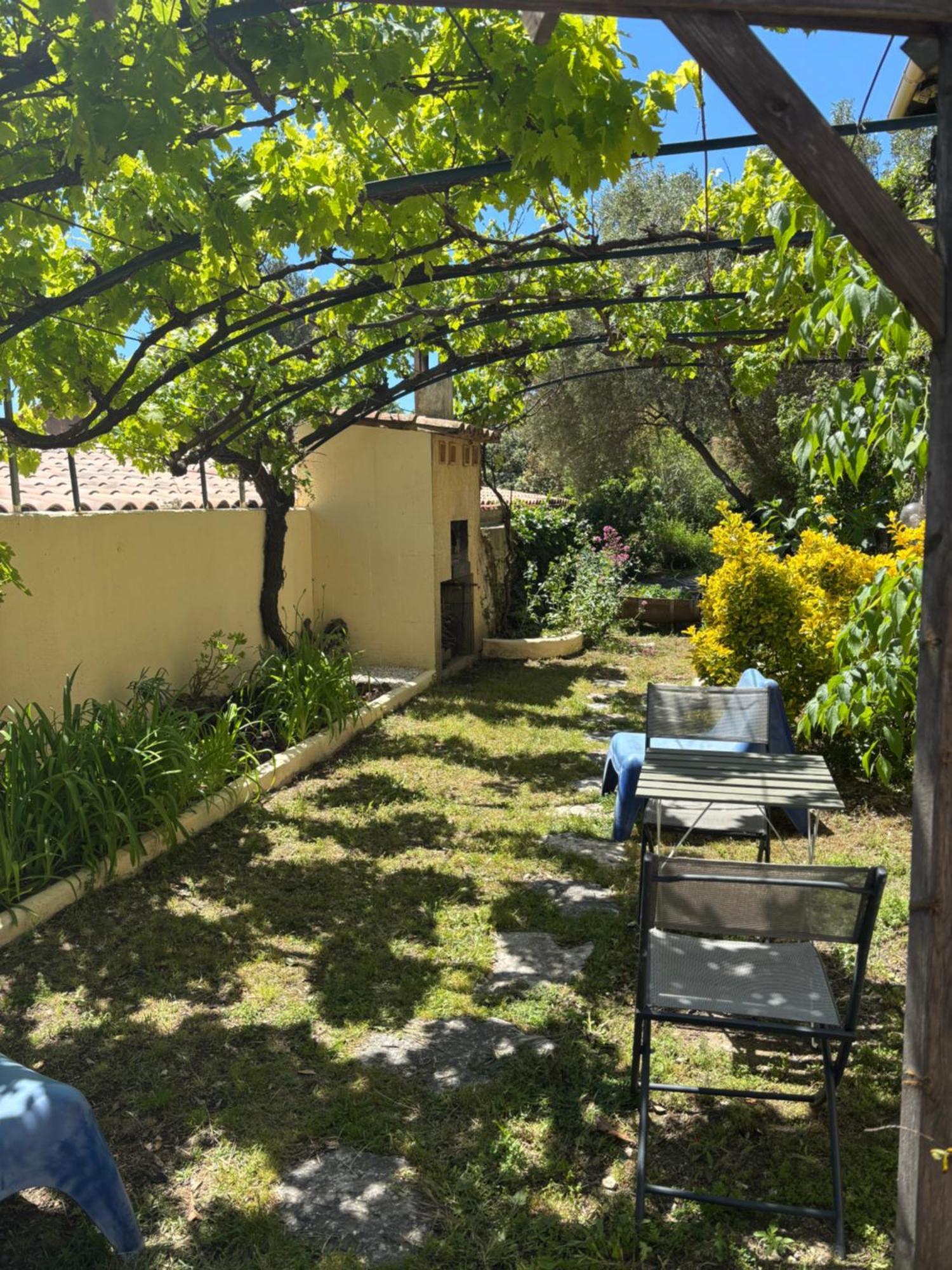 Apartment Evasion En Provence Bas De Avec Jardin & Vignes, Soleil & Fraicheur
