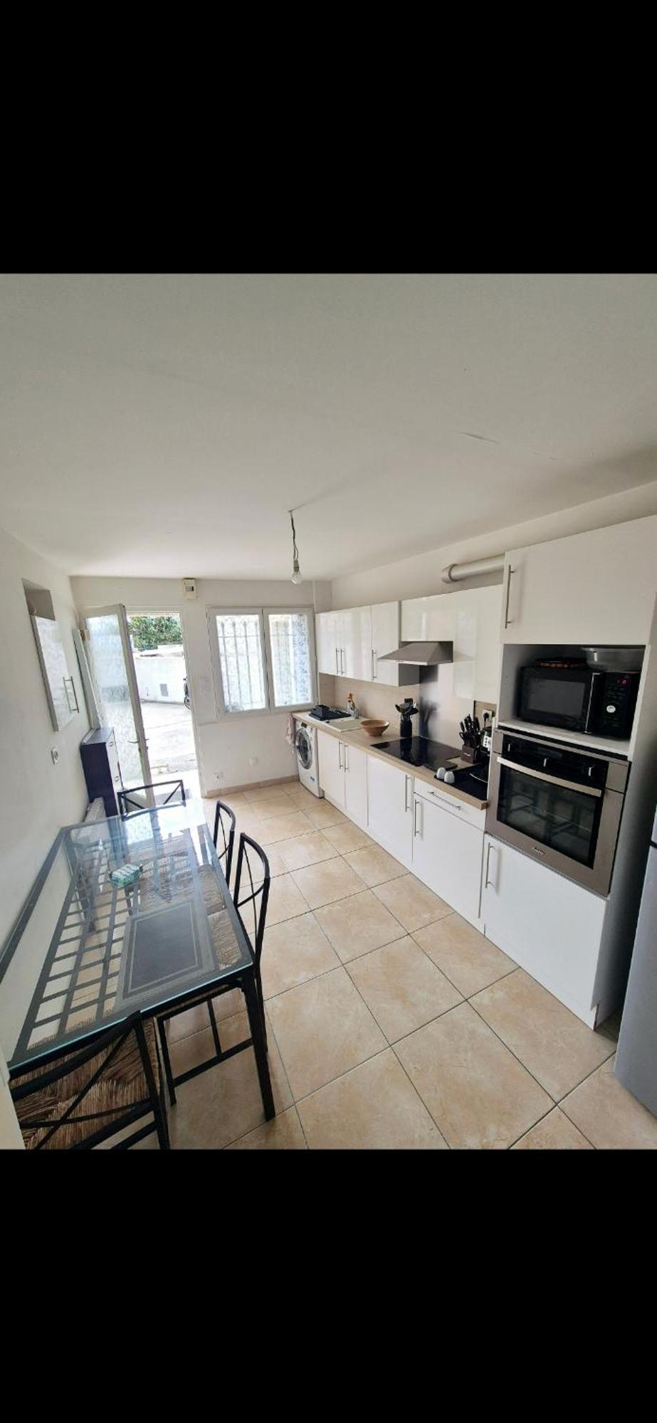 Maisonnette Renovee Avec Cour, Clim Et Metro A 5 Min *