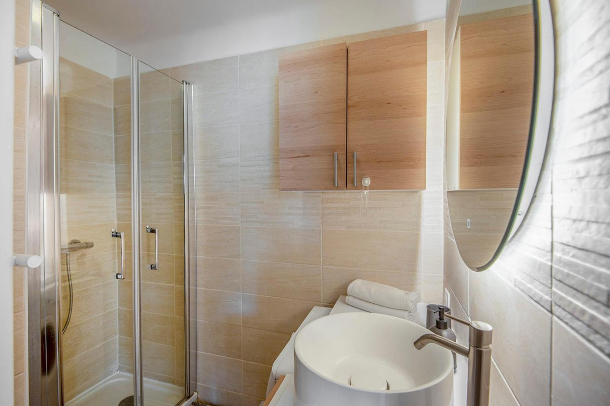 Apartment Beautiful Of 65 M2 In The 8th