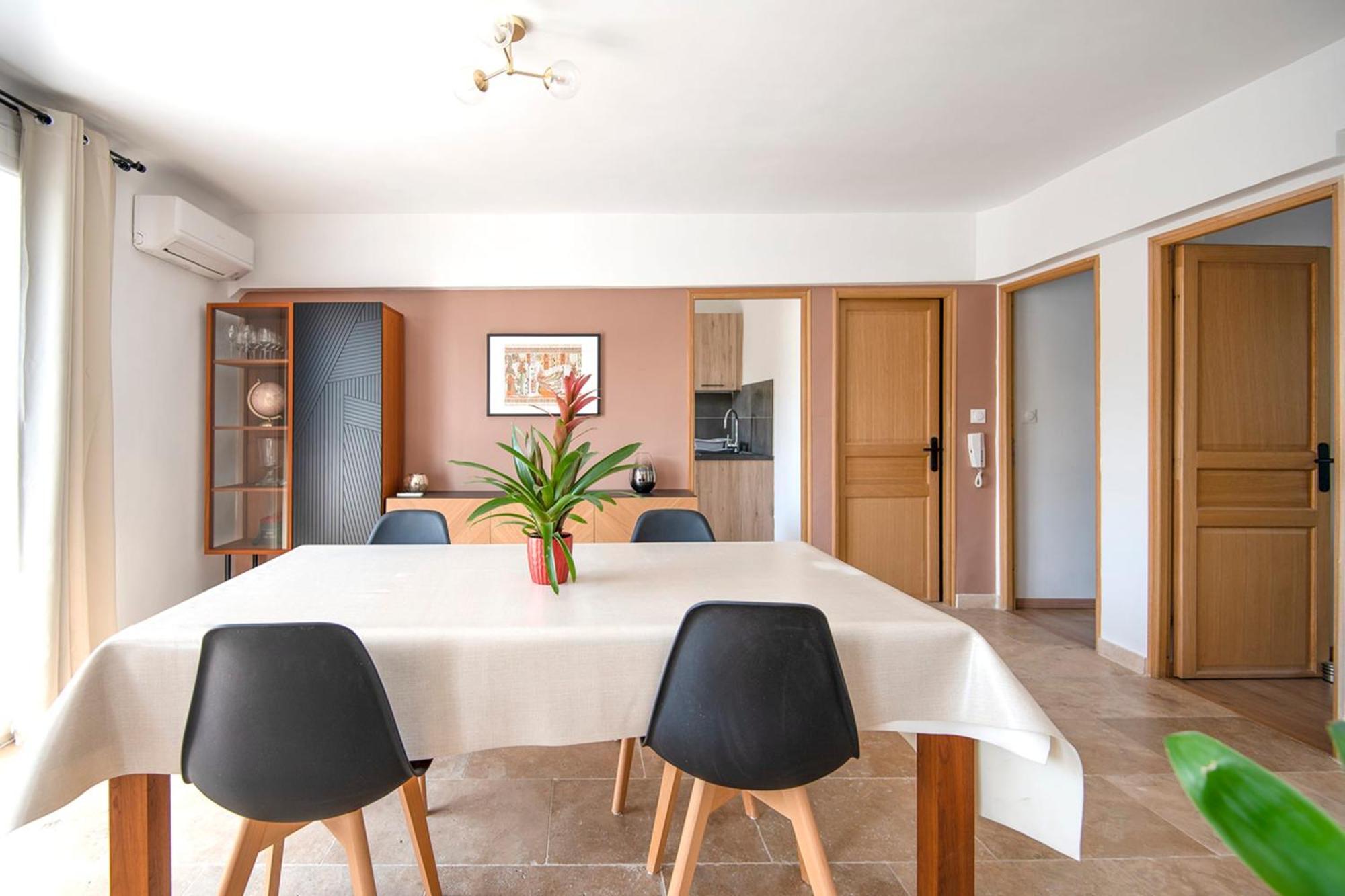Apartment Beautiful Of 65 M2 In The 8th