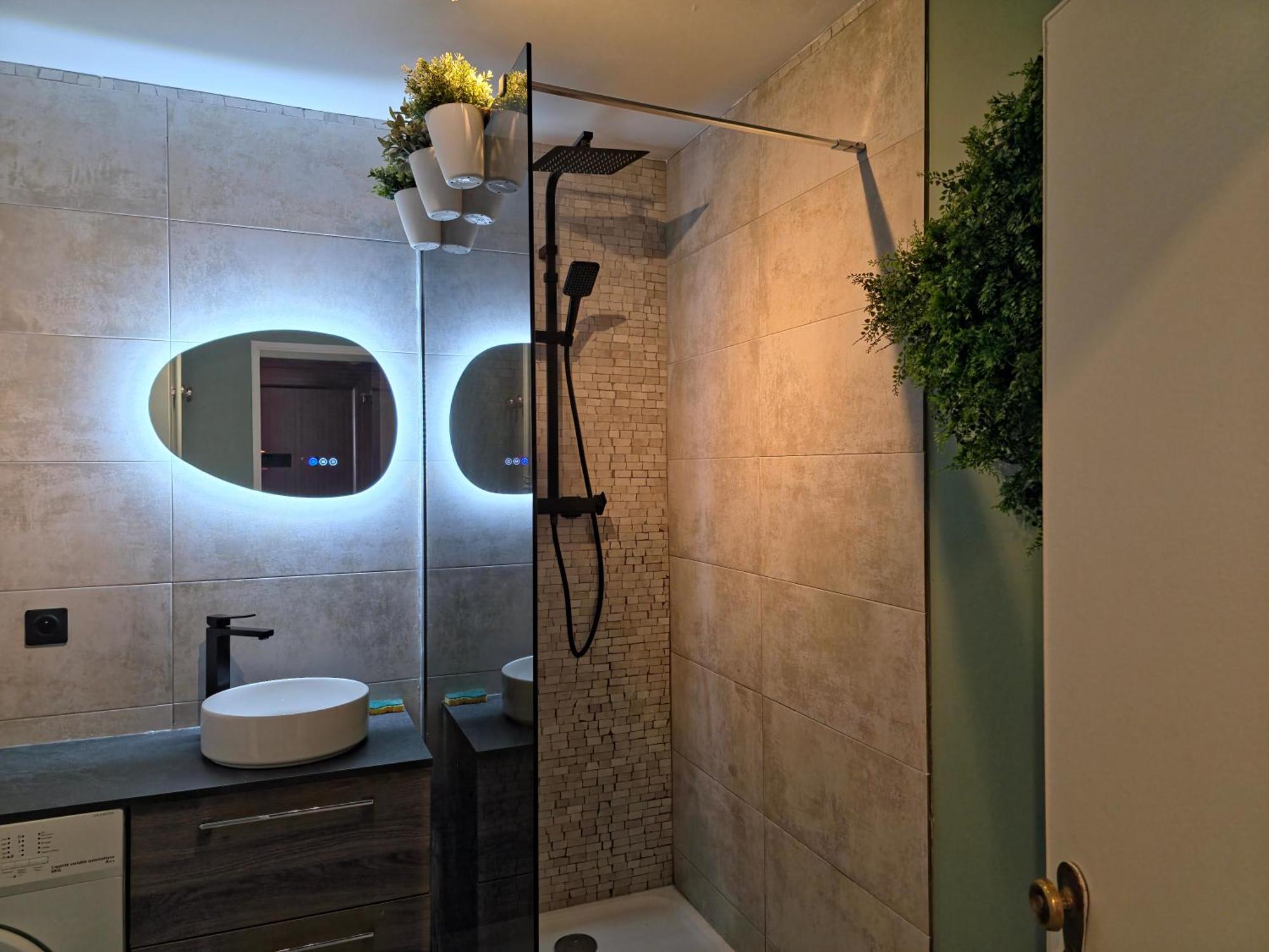 Apartment Le Letizia-wifi-netflix-balcon-friche Belle De Mai Urban Nestconciergerie Marseilles