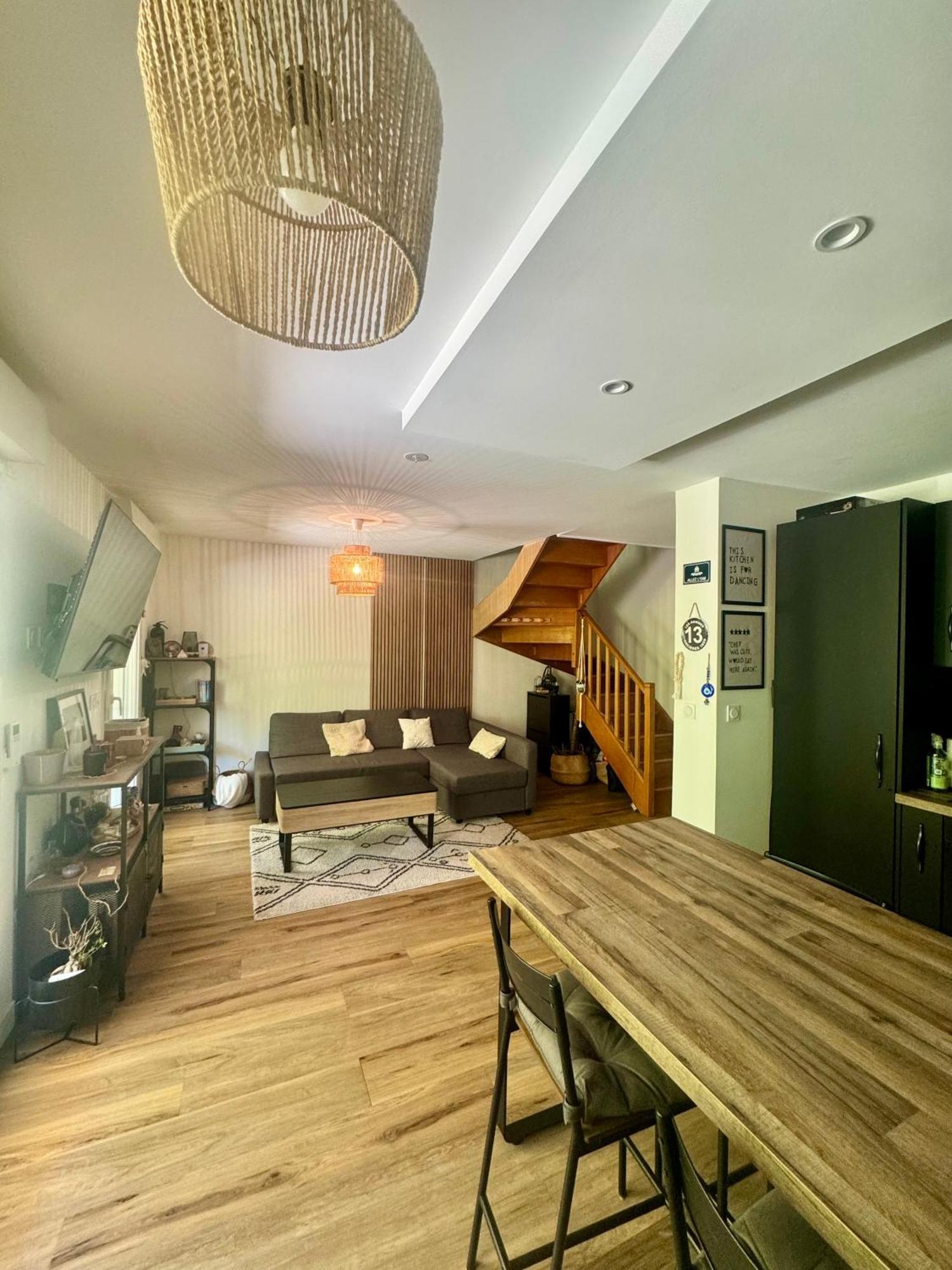 Apartment T3 Avec Terrasse Et Parking Dans Petite Fermee Et Calme , Proche De Toutes Commodites Marseilles