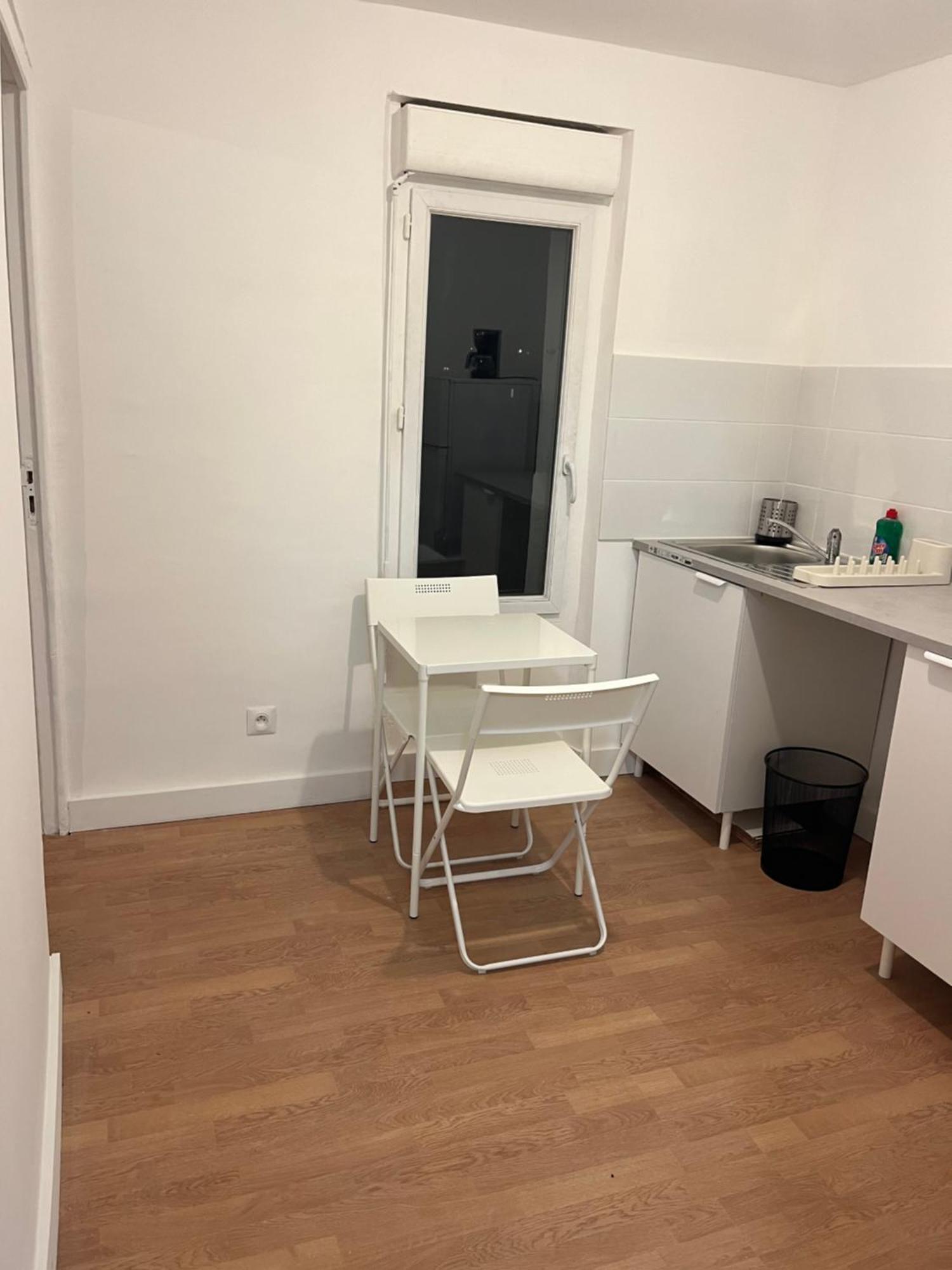 -4 Personnes * Marseilles