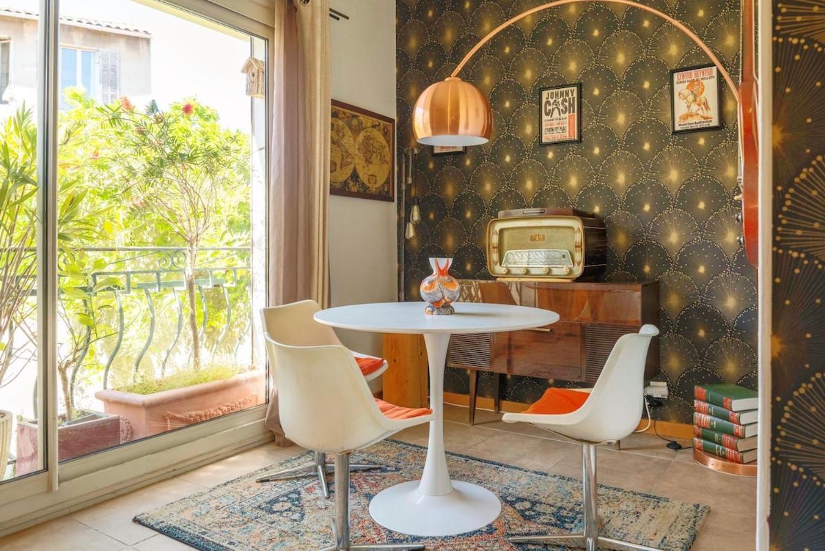 Bright, Vintage-style