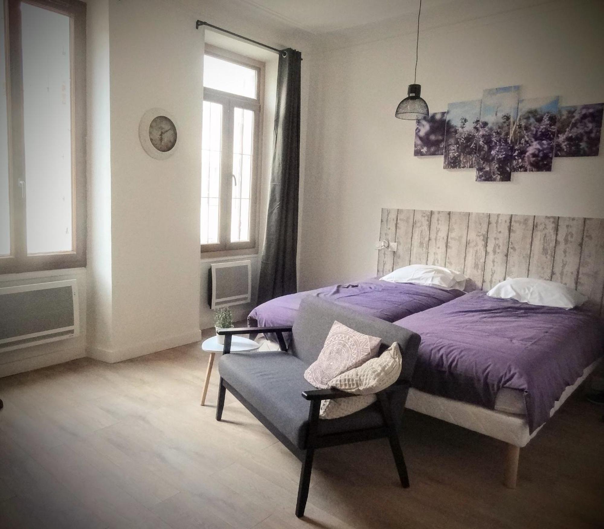 Lumineux I Calme I Centre I Metro Joliette I Internet Fibre Apartment *