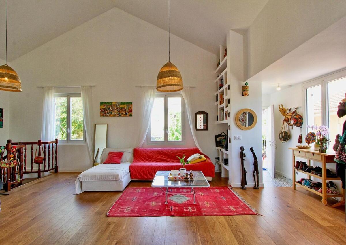 Large Quiet House With Pool