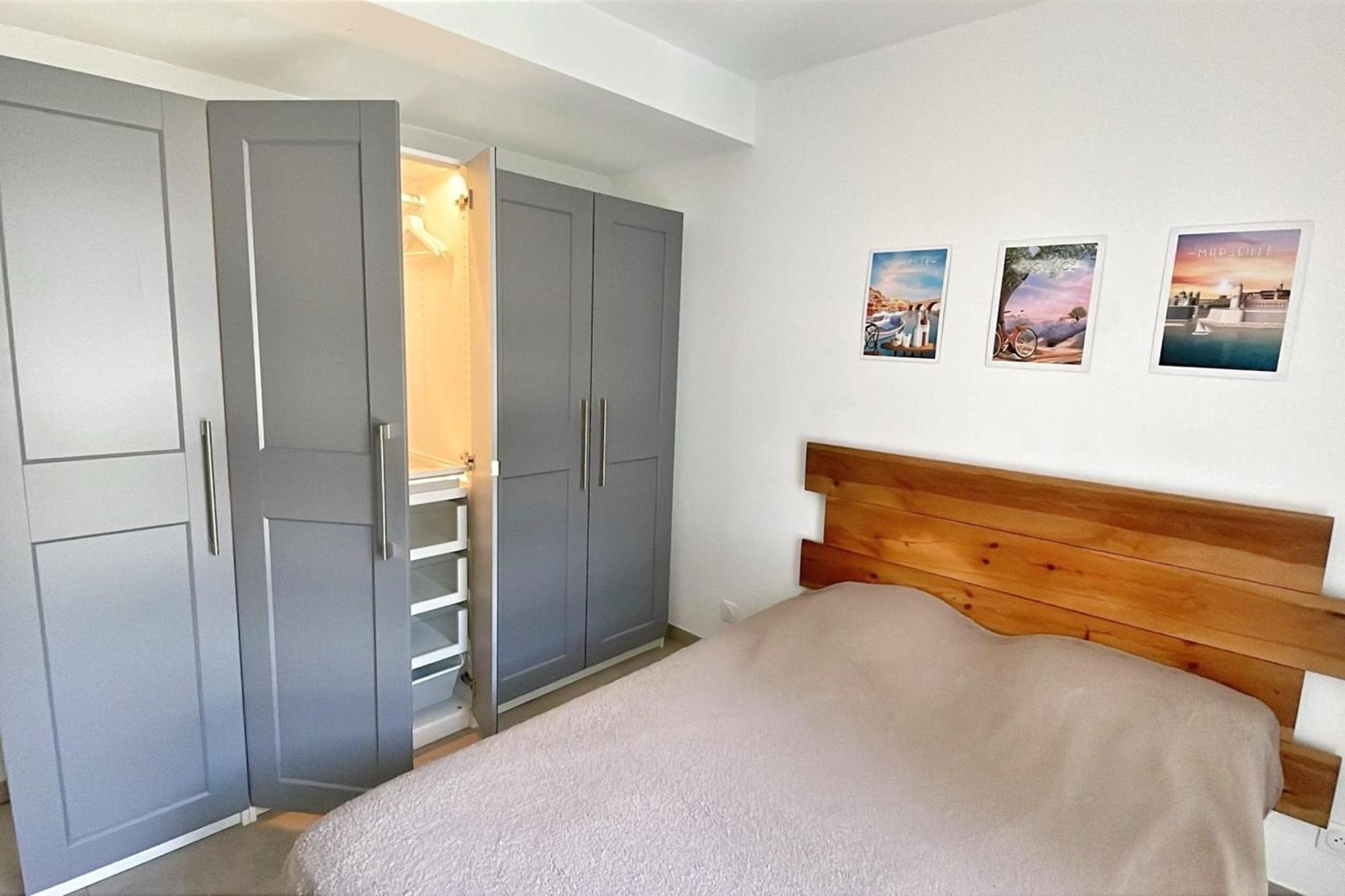 Apartment Beautiful For 3 With Balcony Marseille
