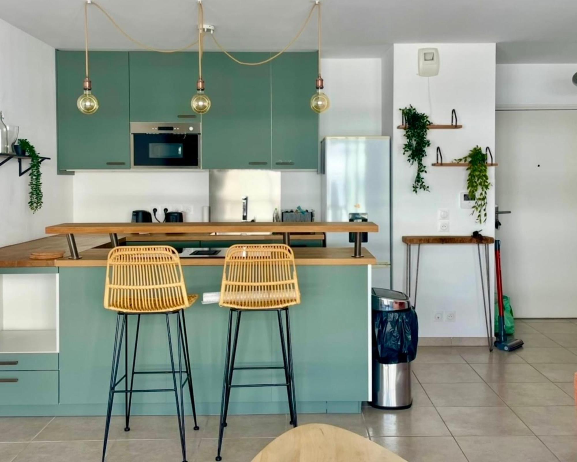 Beautiful For 3 With Balcony * Marseille