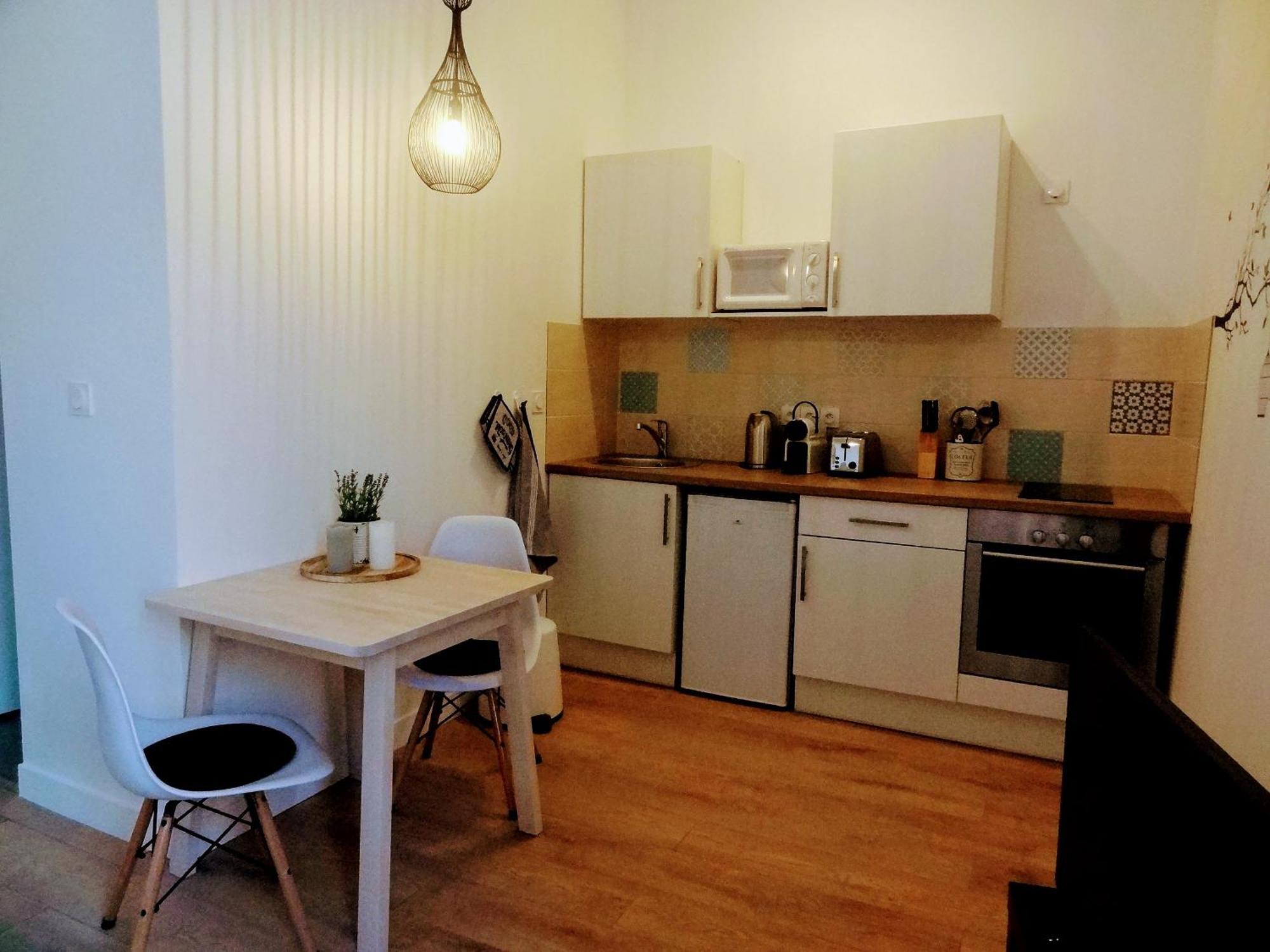 Lumineux I Calme I Centre I Metro Joliette I Internet Fibre Apartment *