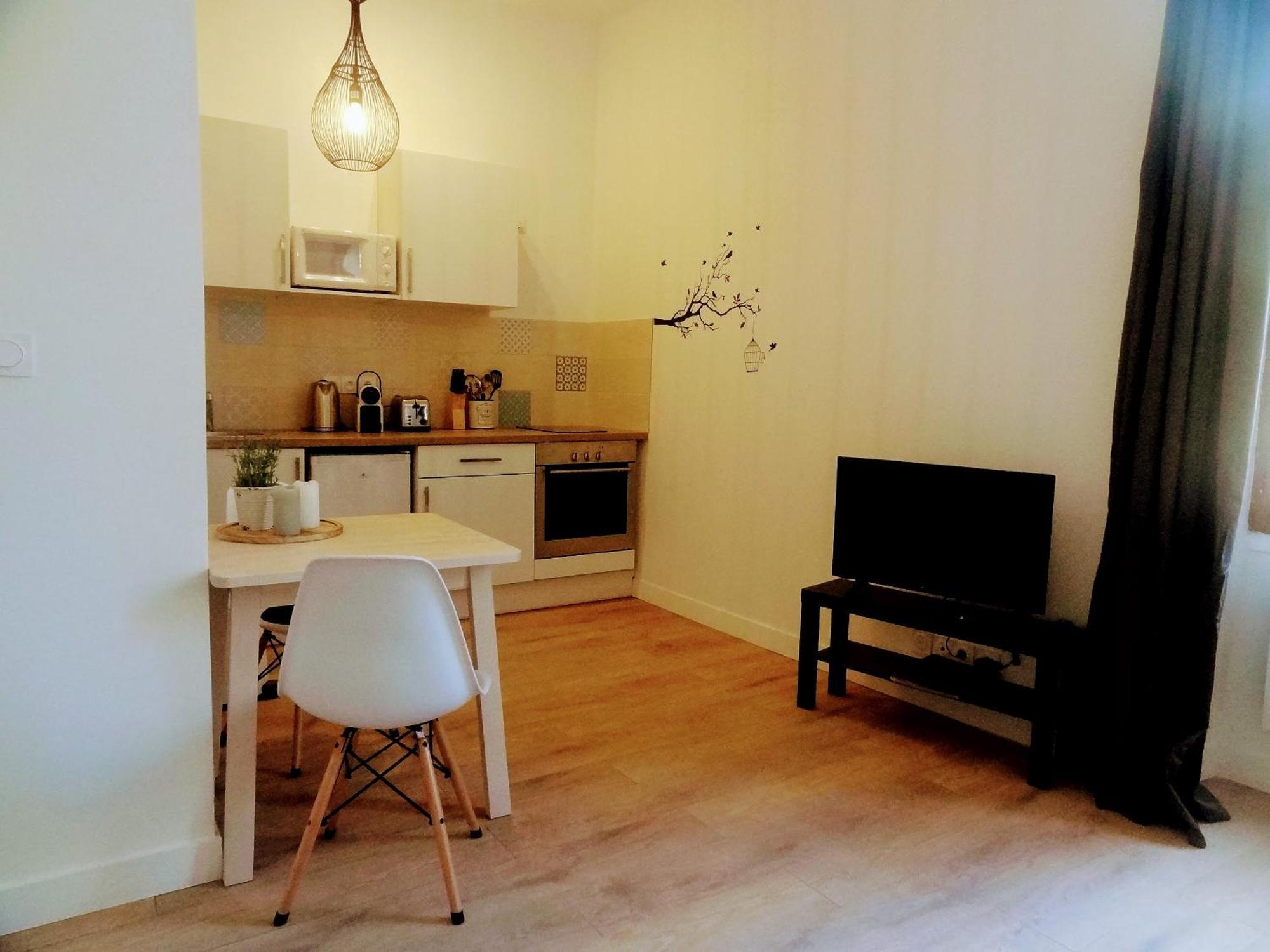 Apartment Lumineux I Calme I Centre I Metro Joliette I Internet Fibre