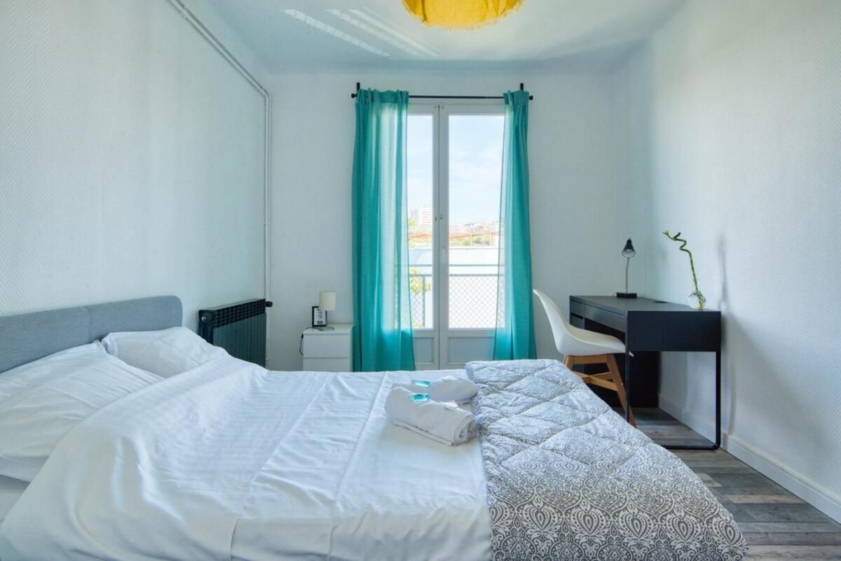 Grand T5 De 103 M2 Au Bd Guigou Avec 4 Balcons * Marseille