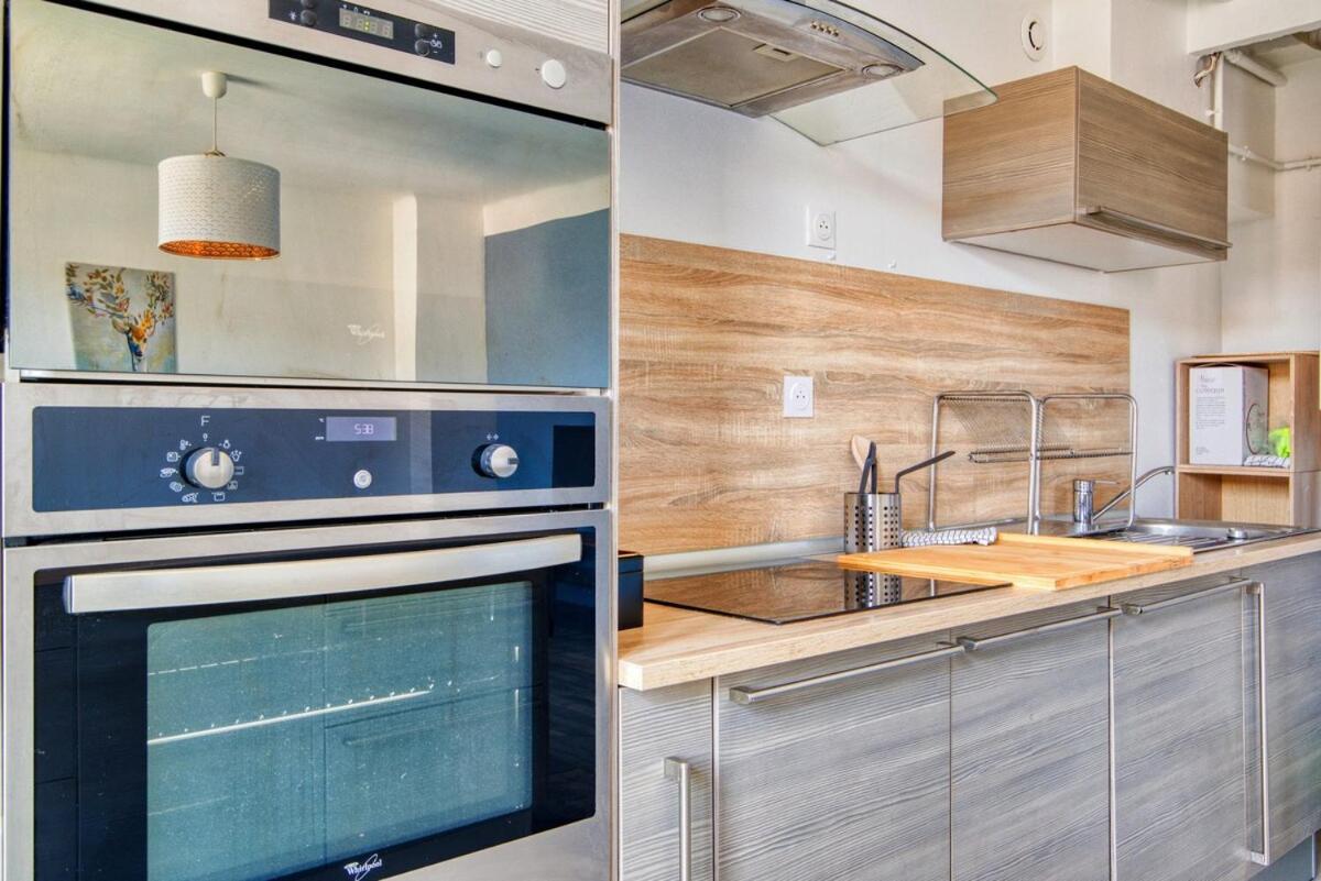 Grand T5 De 103 M2 Au Bd Guigou Avec 4 Balcons * Marseille