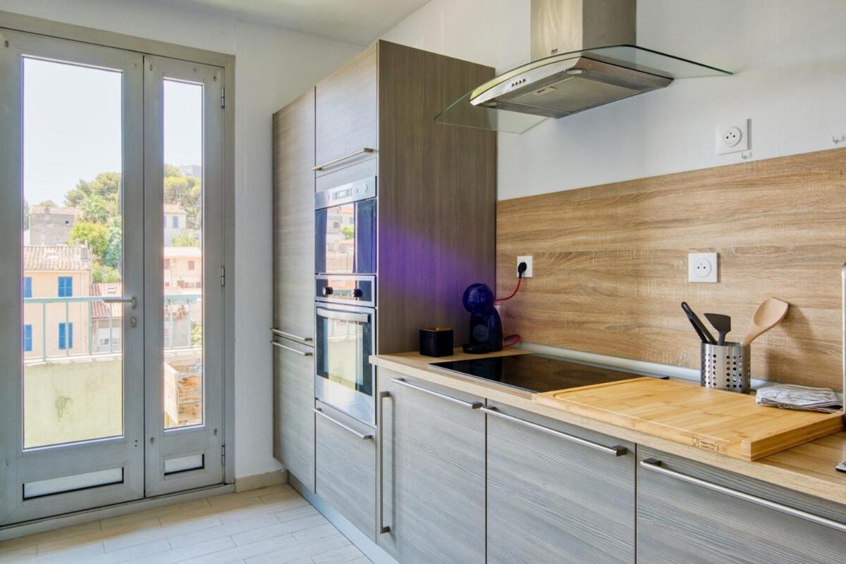 Grand T5 De 103 M2 Au Bd Guigou Avec 4 Balcons Apartment Marseille