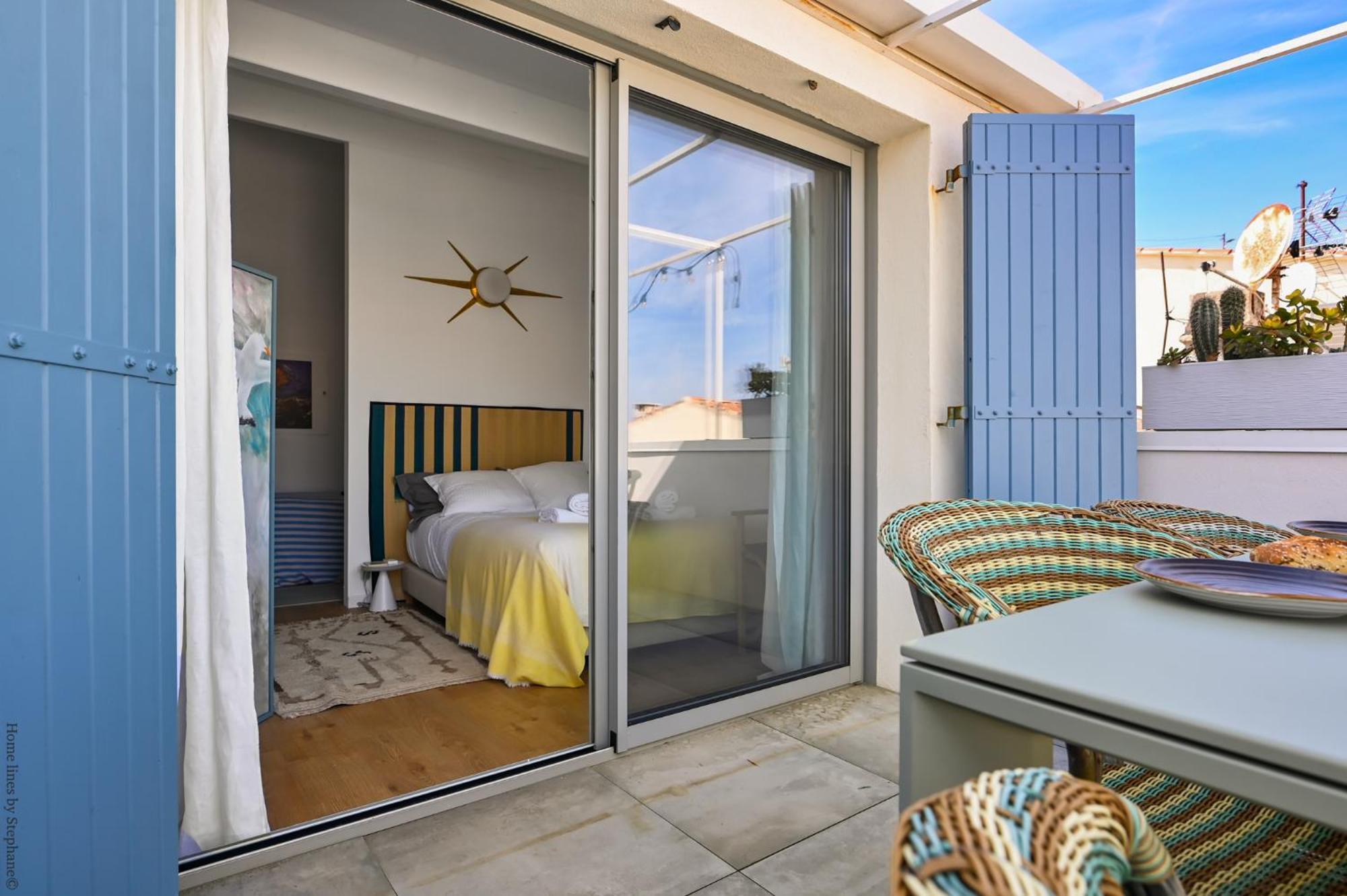 Cabin, Waterfront Terrace Apartment Marseille