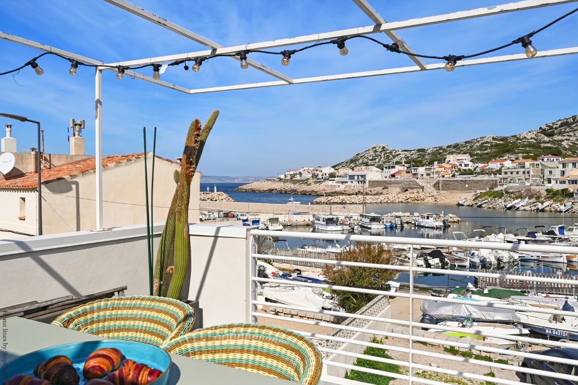 Cabin, Waterfront Terrace Apartment Marseille