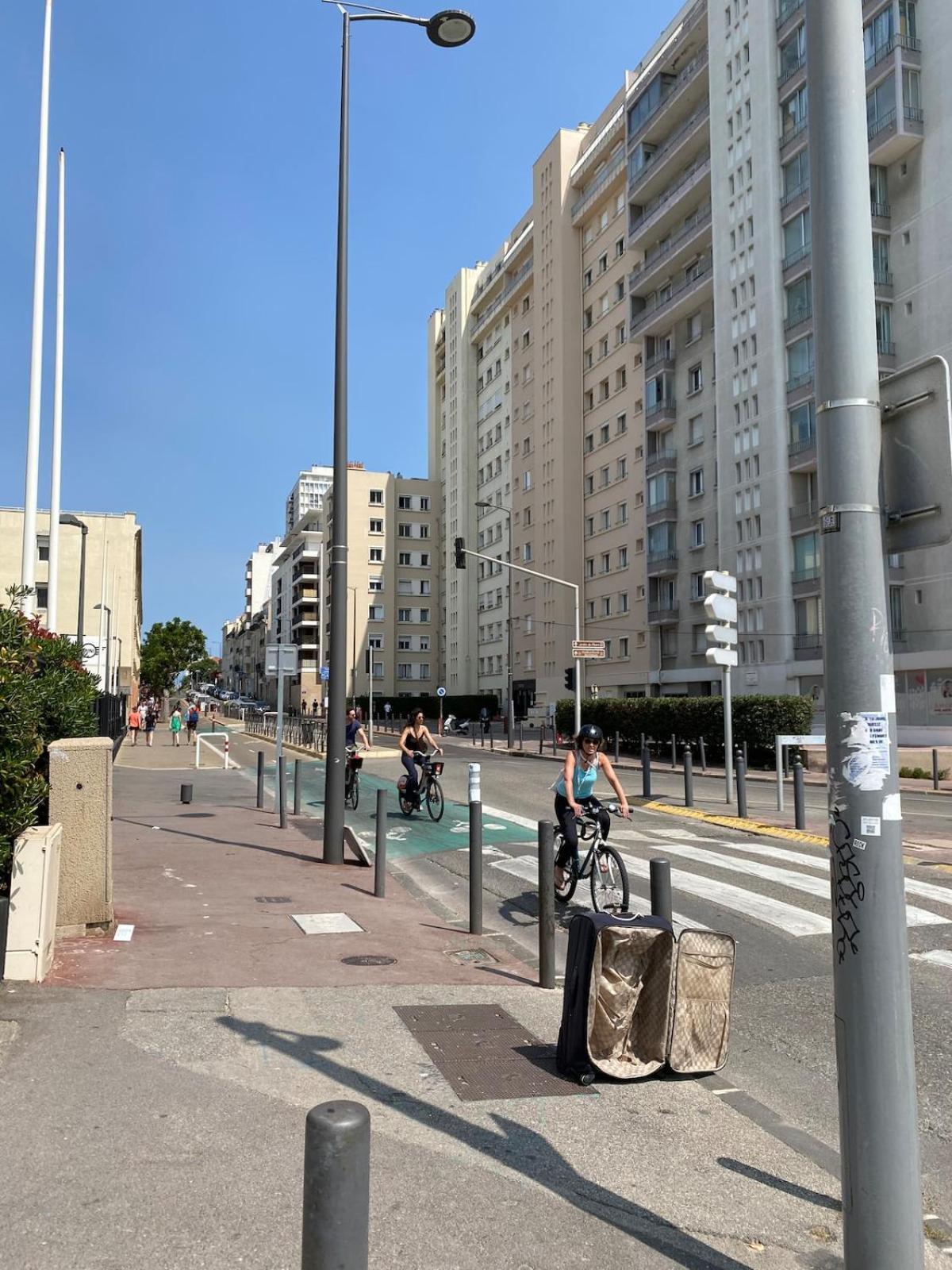 Flcbm - 50 M - Air Conditioning - Parking - 2 Bedrooms Căn hộ Marseille