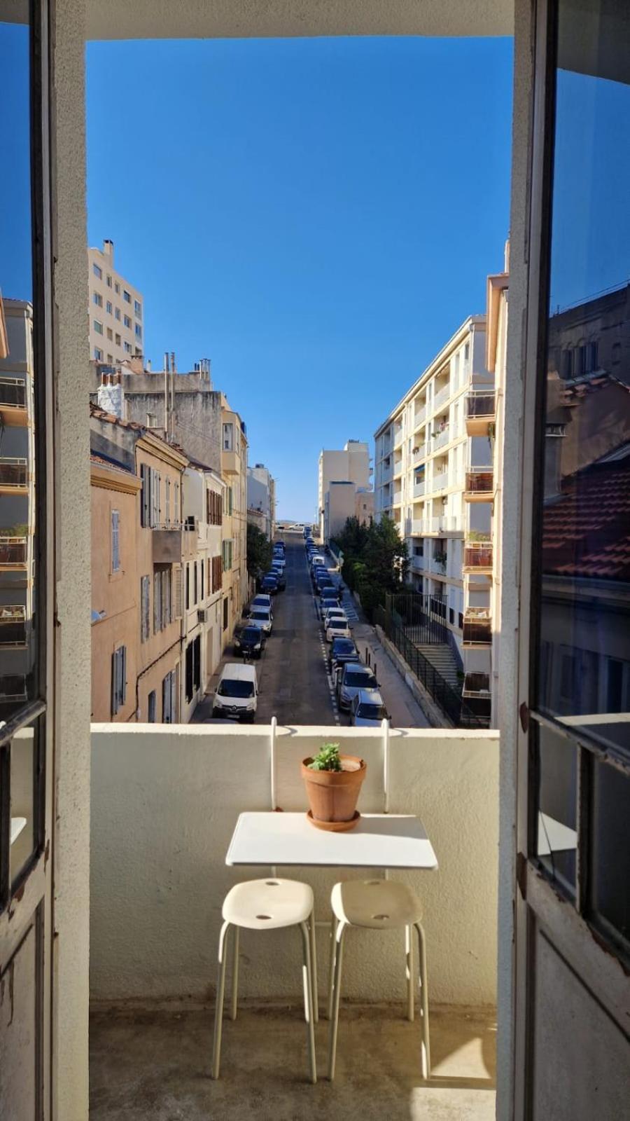 For 2 With Balcony - Near The Apartment *