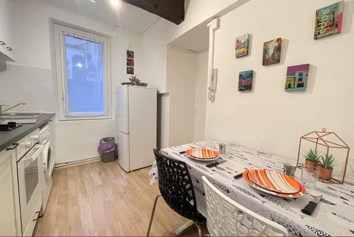 Le Cabanon Du Vieux Port * Marseilles