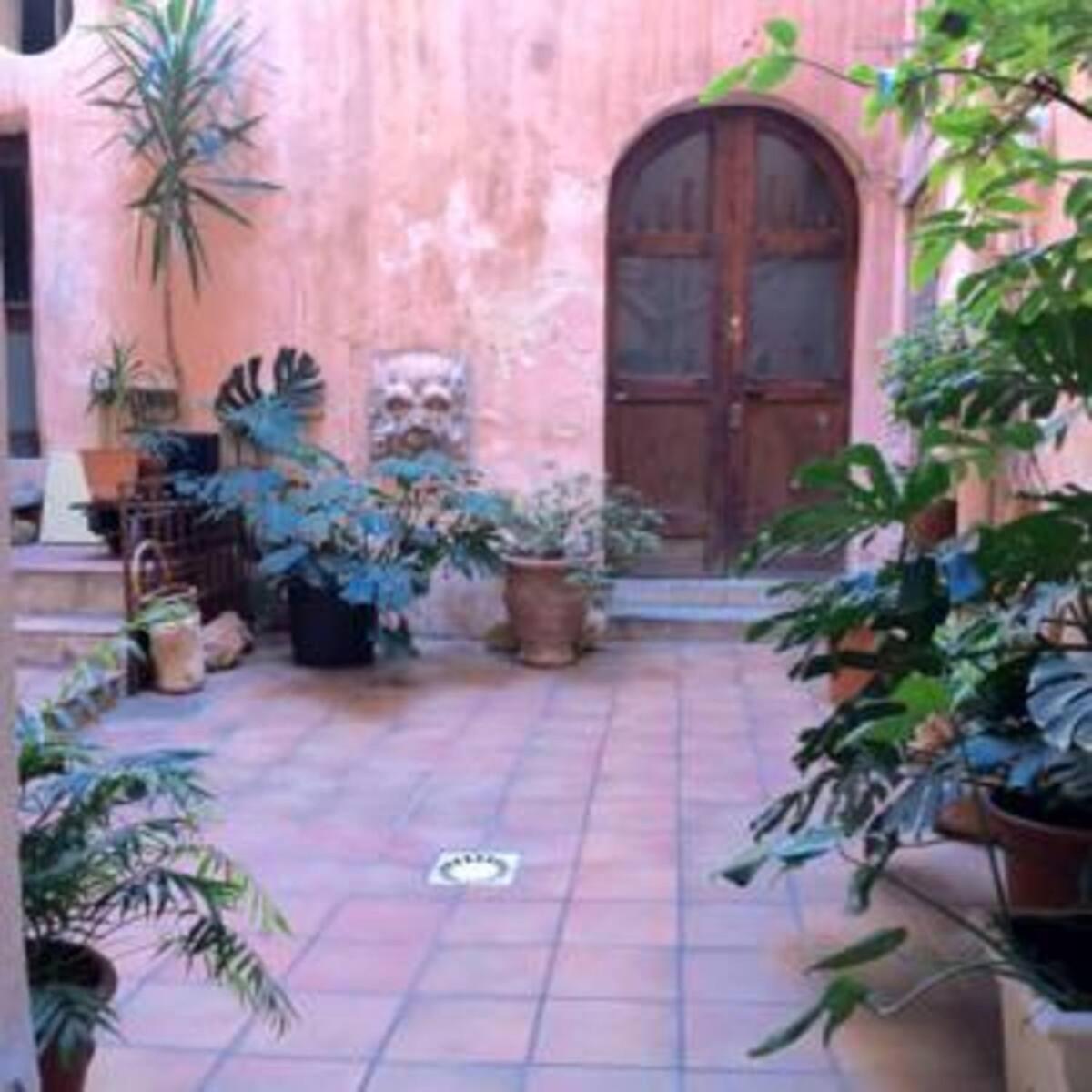 Le Cabanon Du Vieux Port * Marseilles