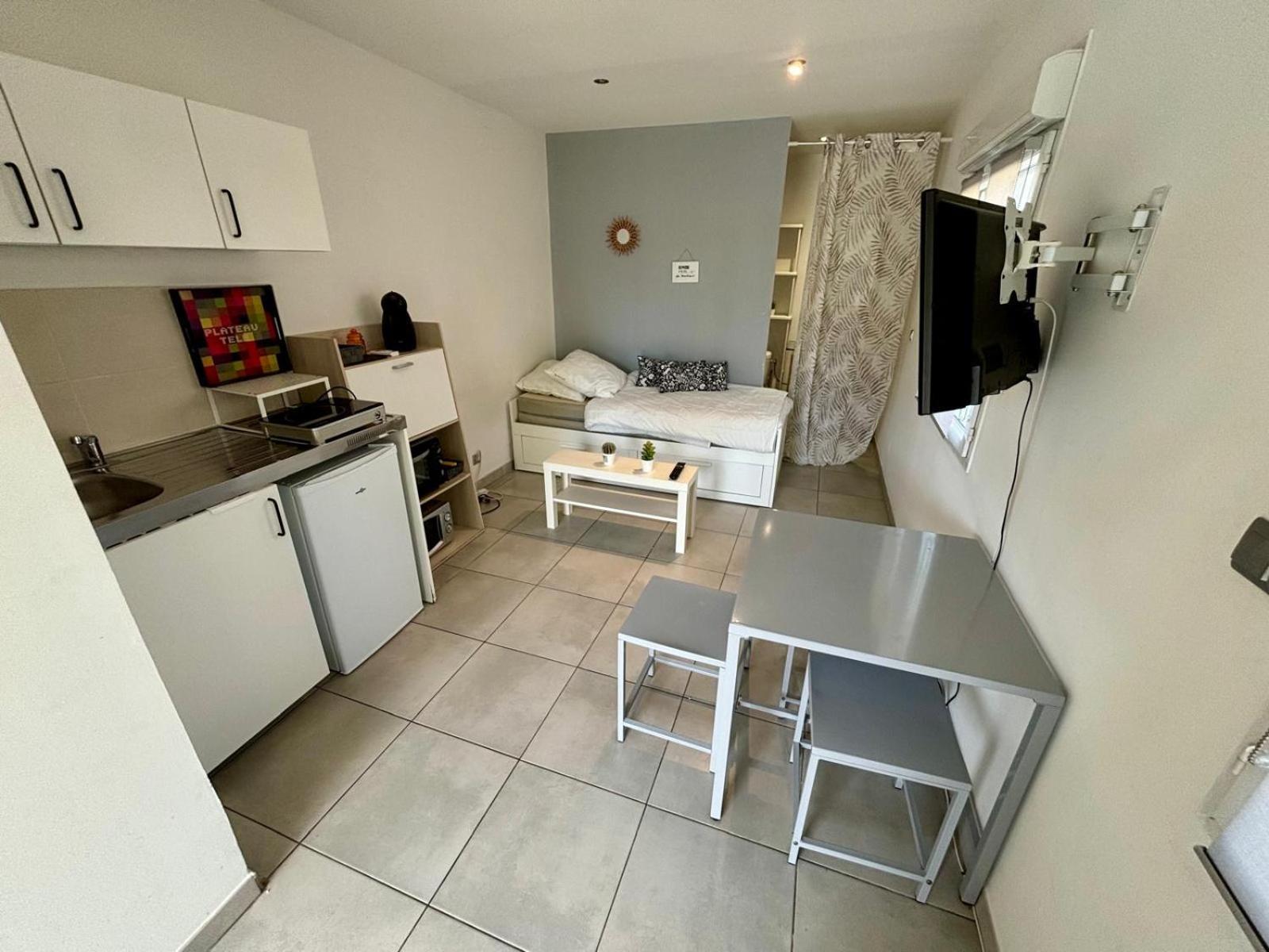 Prive Attenant Piscine Appartement *